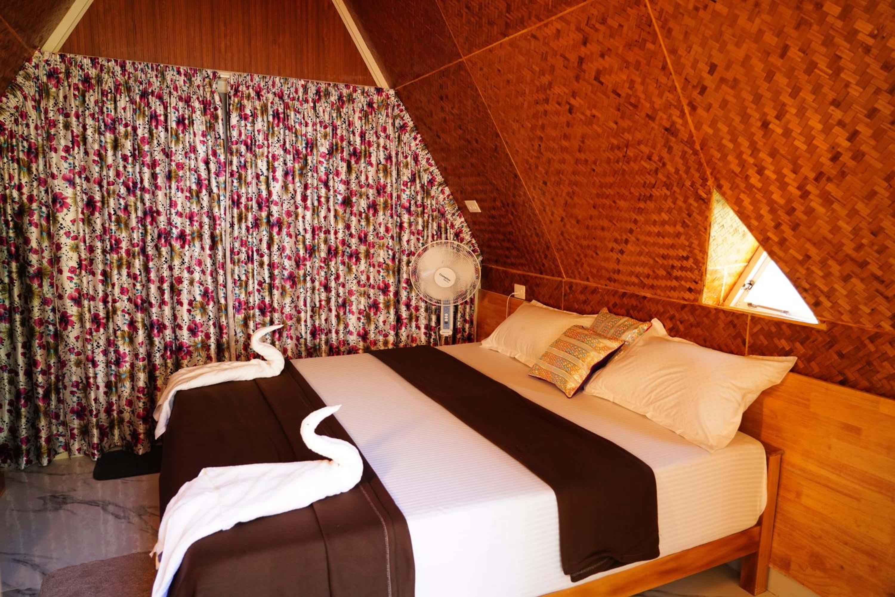 Deluxe Room (2 Adults + 1 Child) photo 2