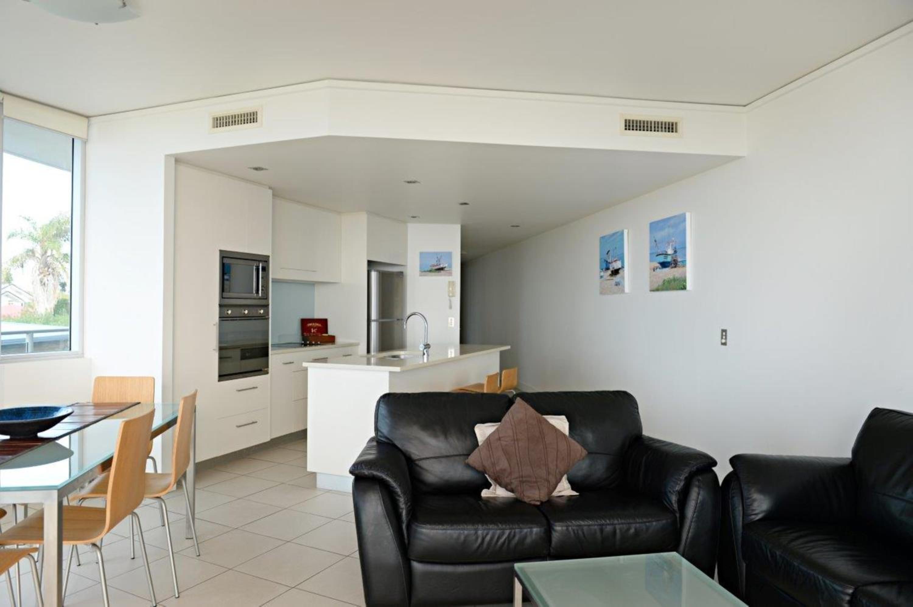 Three-Bedroom Apartment photo 2