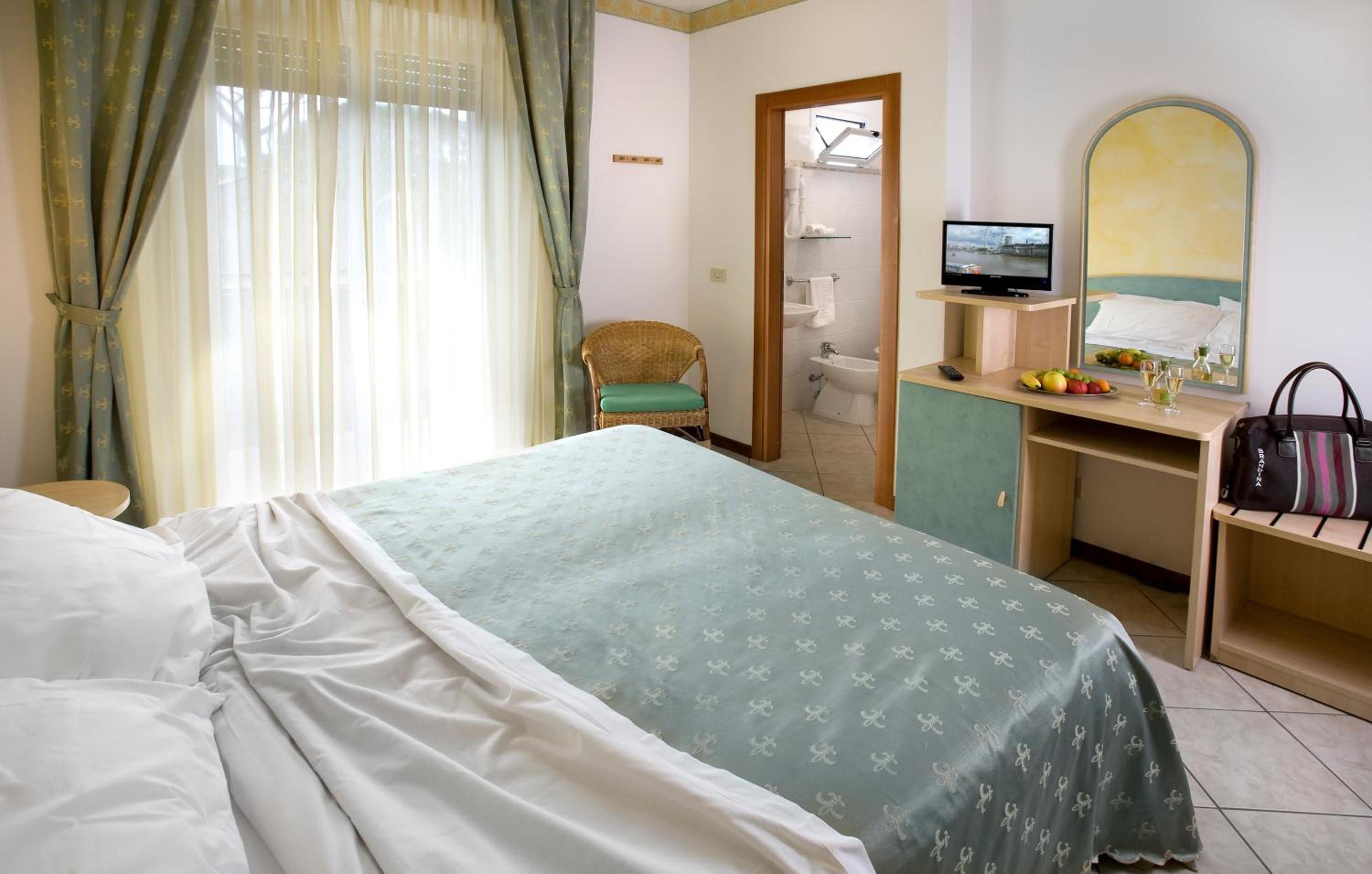 Standard Double Room - Photo 4