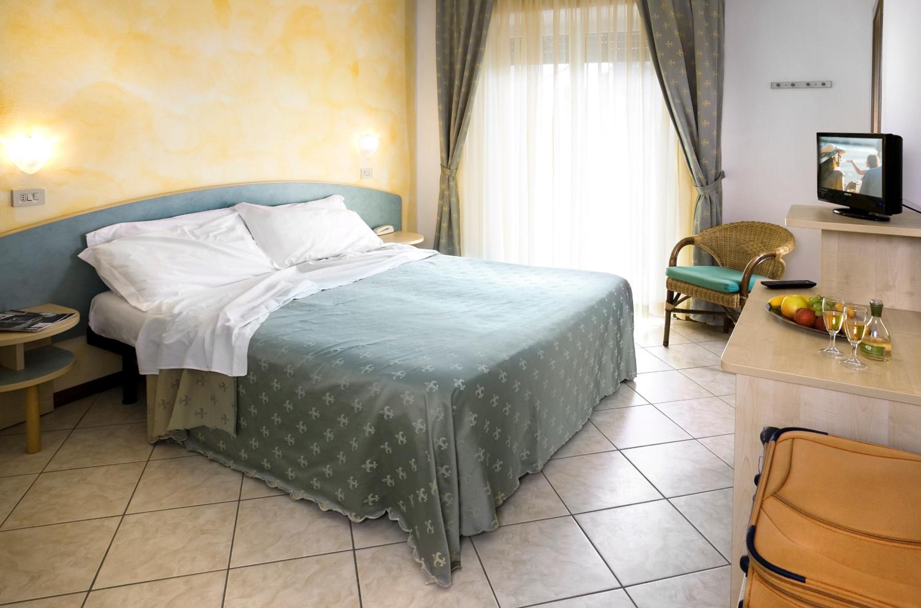 Standard Double Room - Photo 6