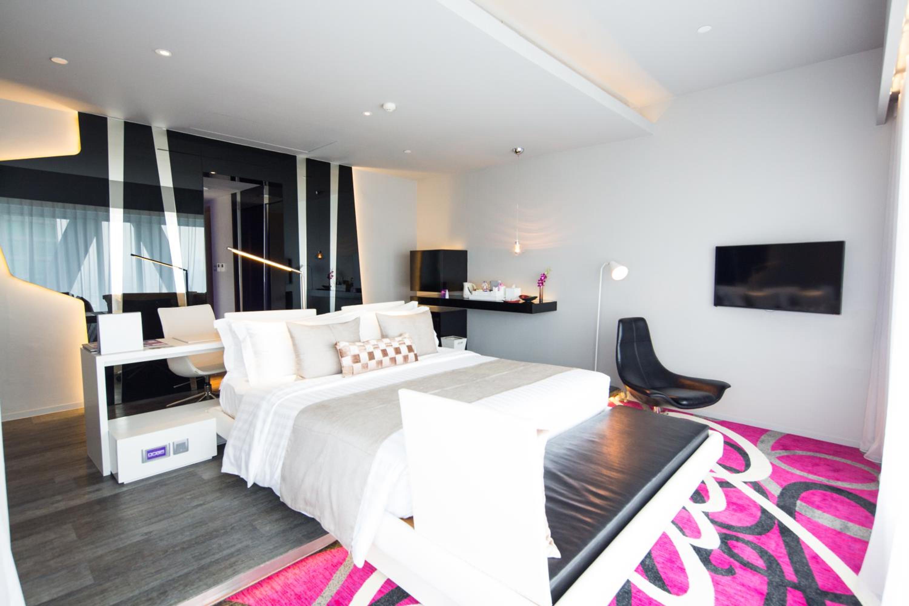 Executive Double Room thumbnail 5