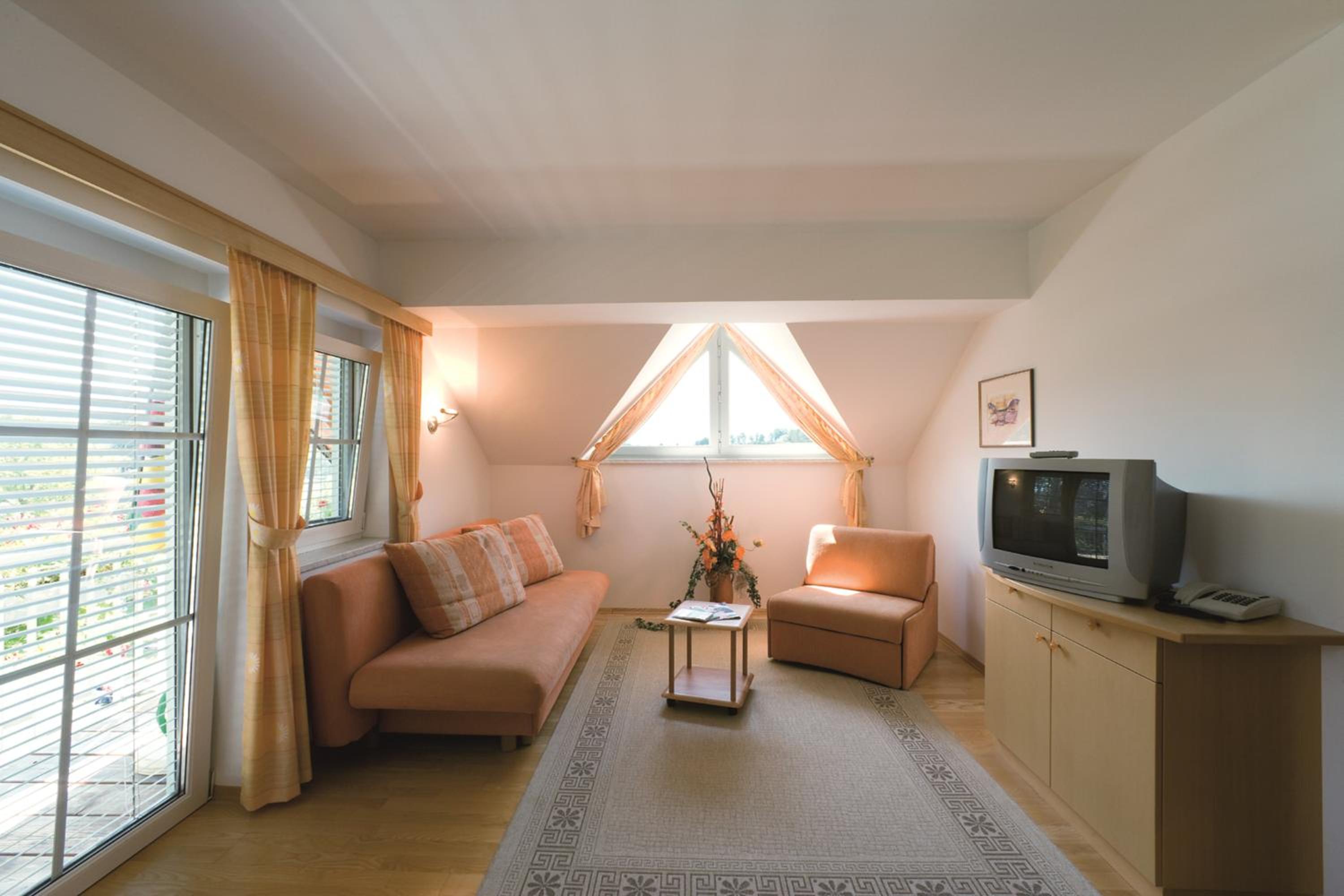 Two-Bedroom Apartment with Balcony and Lake View photo 1