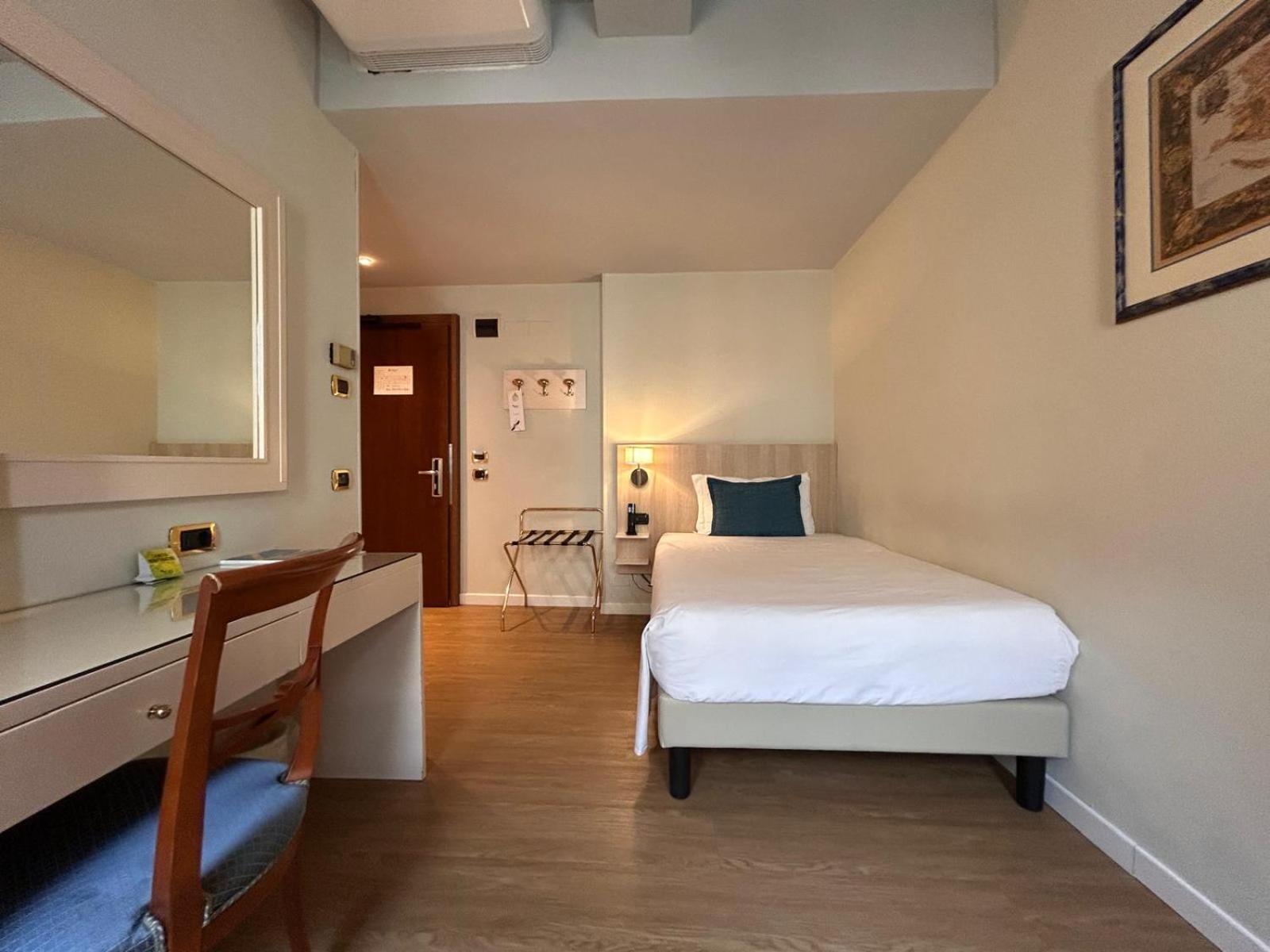 Classic single room