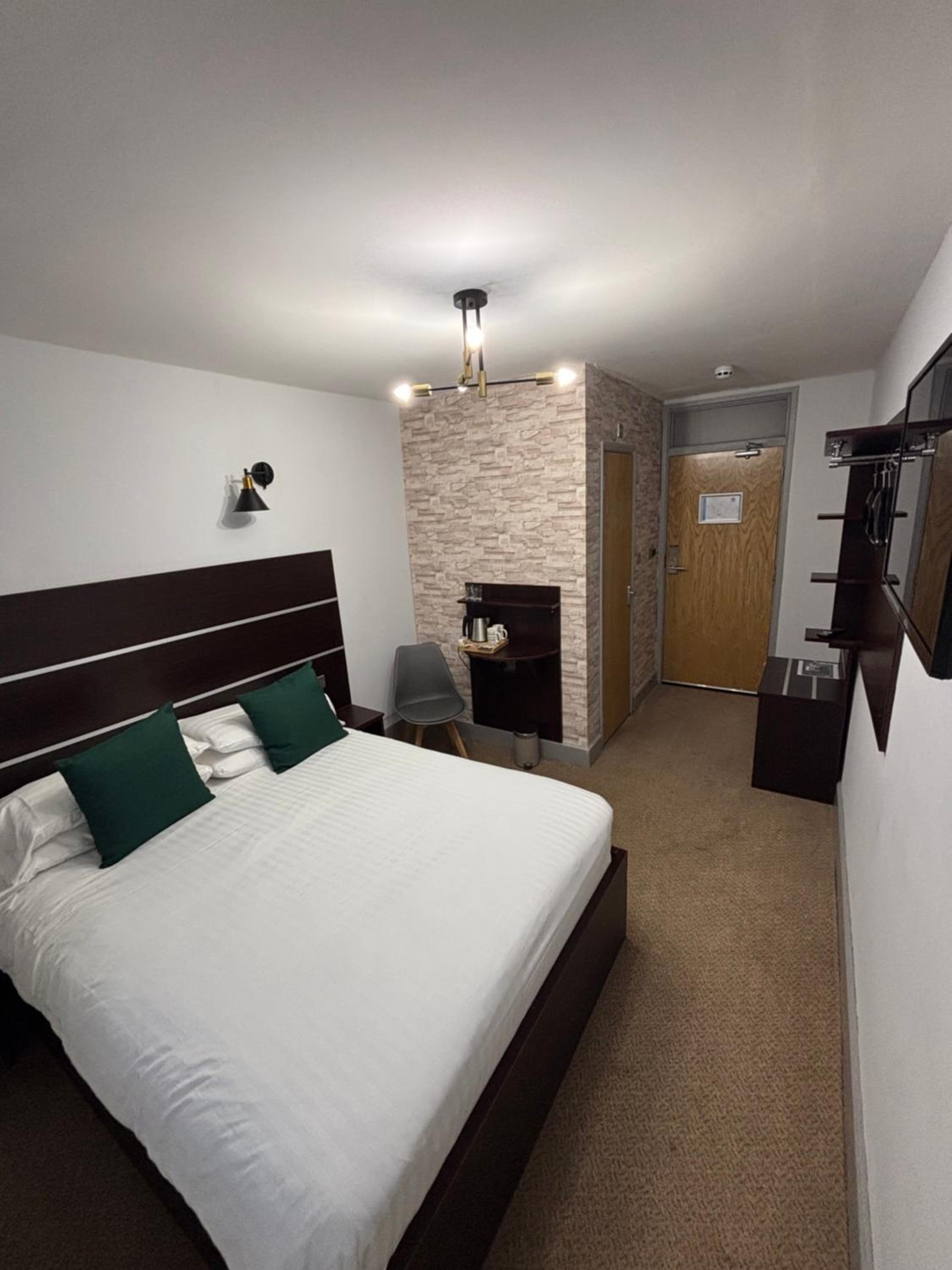 Standard Double Room - Non-Smoking - Photo 3