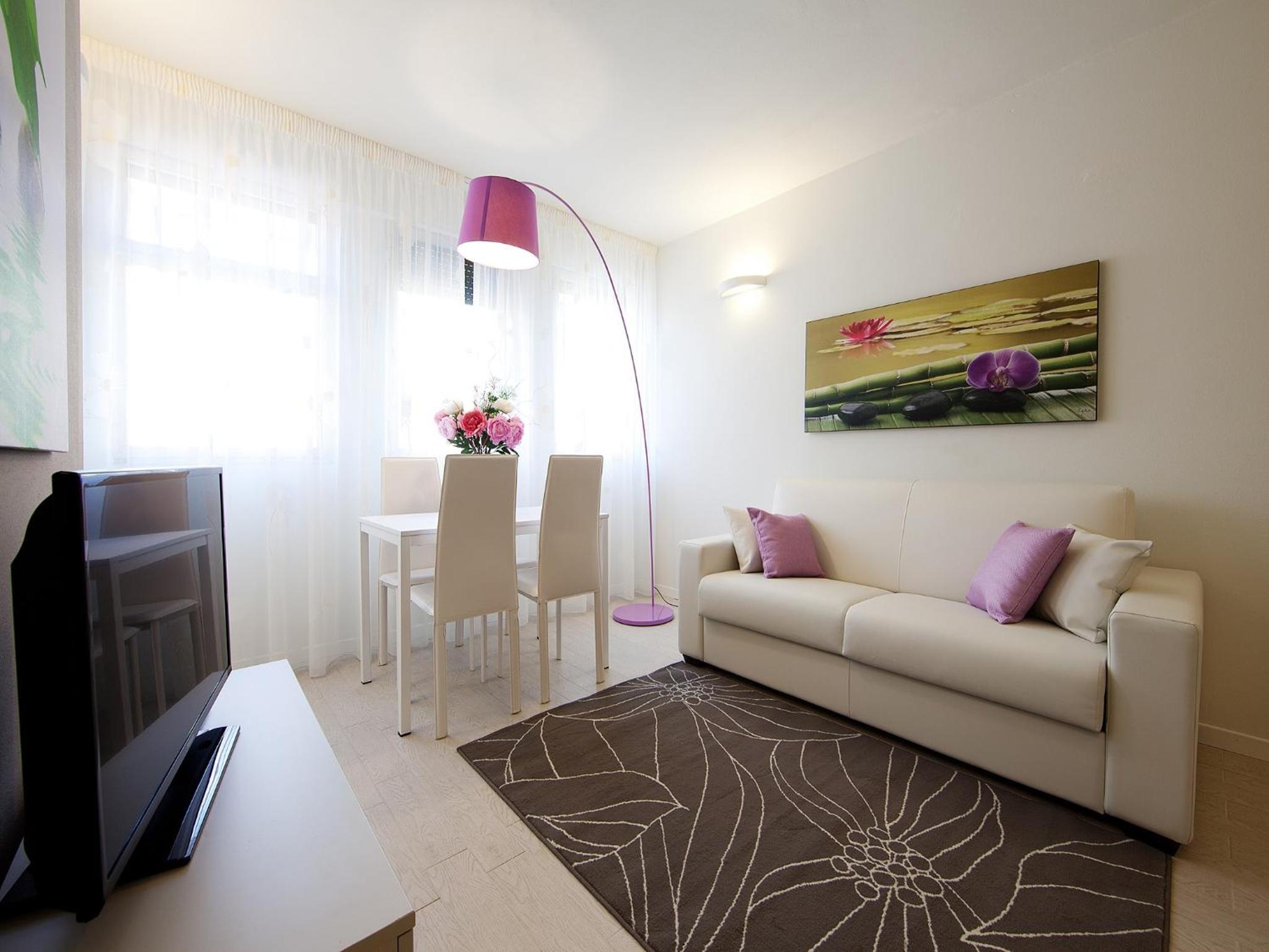Superior One-Bedroom Apartment with Free Parking photo 1