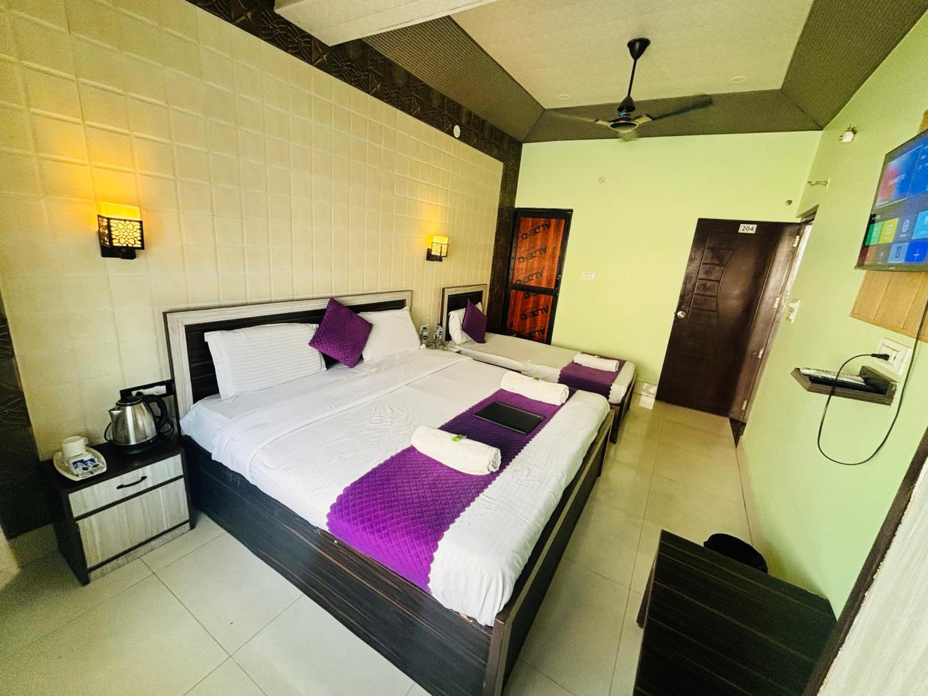 Deluxe King Room photo 1