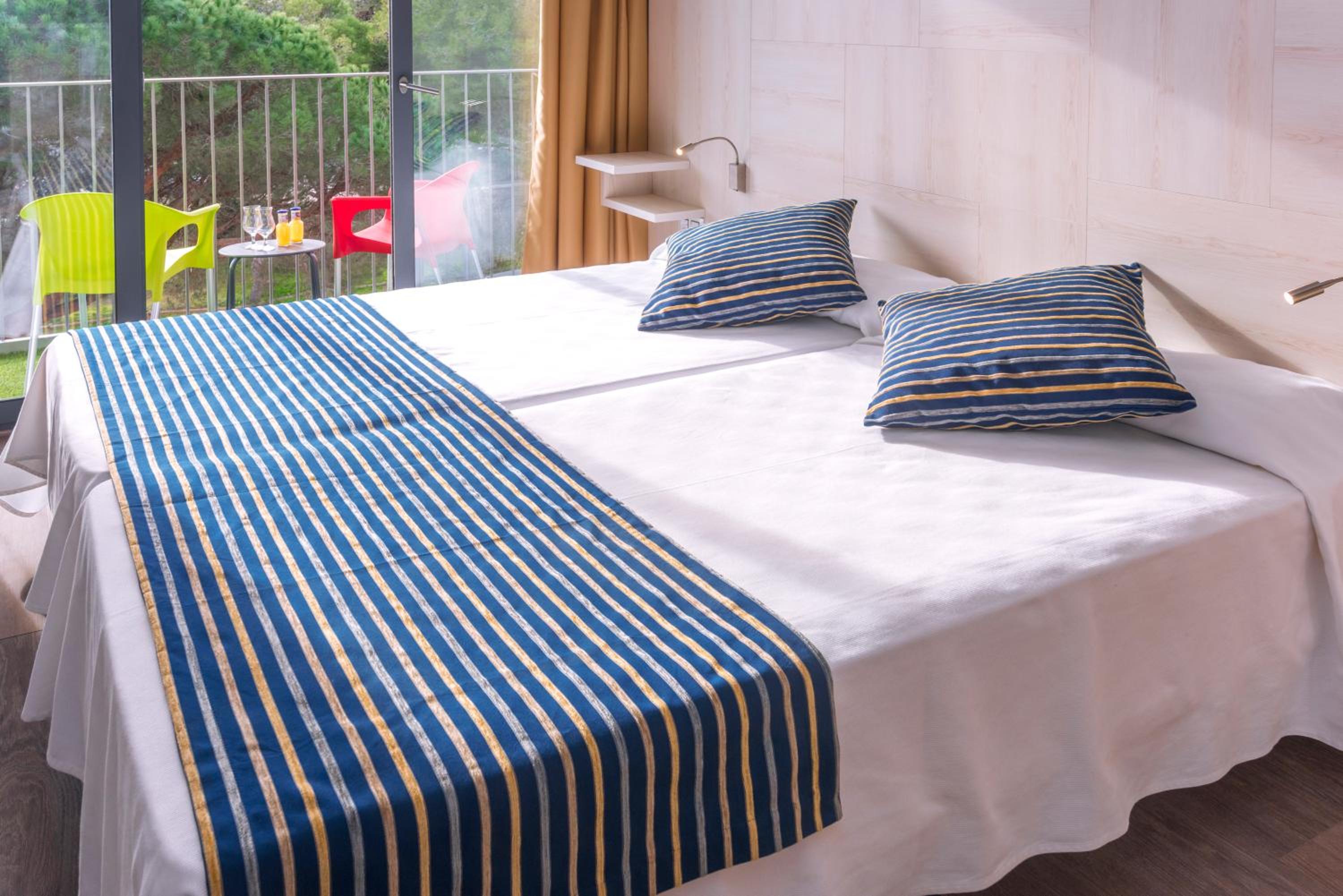 Double or Twin Room with Pool View - Photo 1