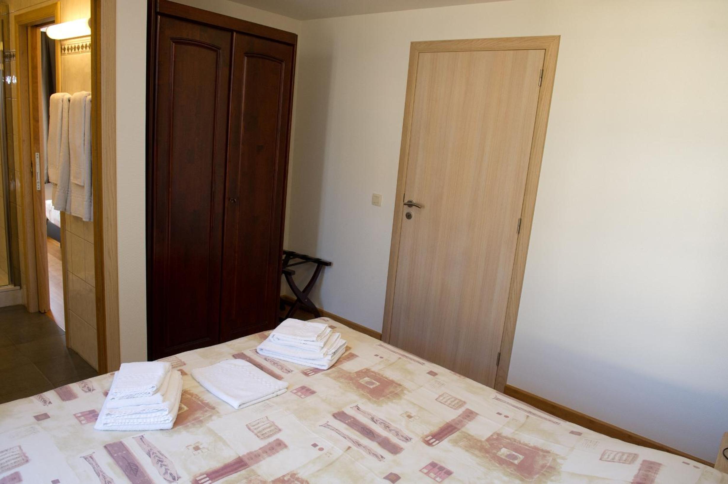 King Room with Two King Beds photo 2