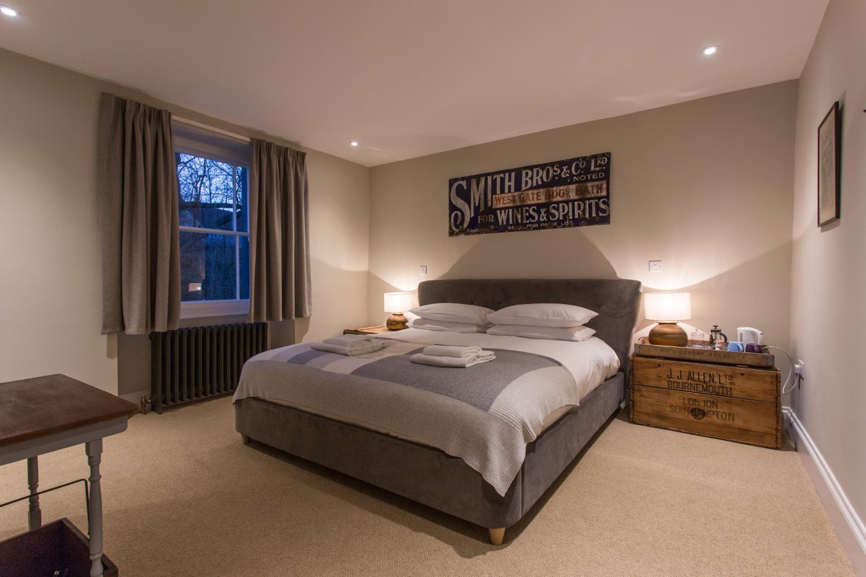 Standard King Room photo 1