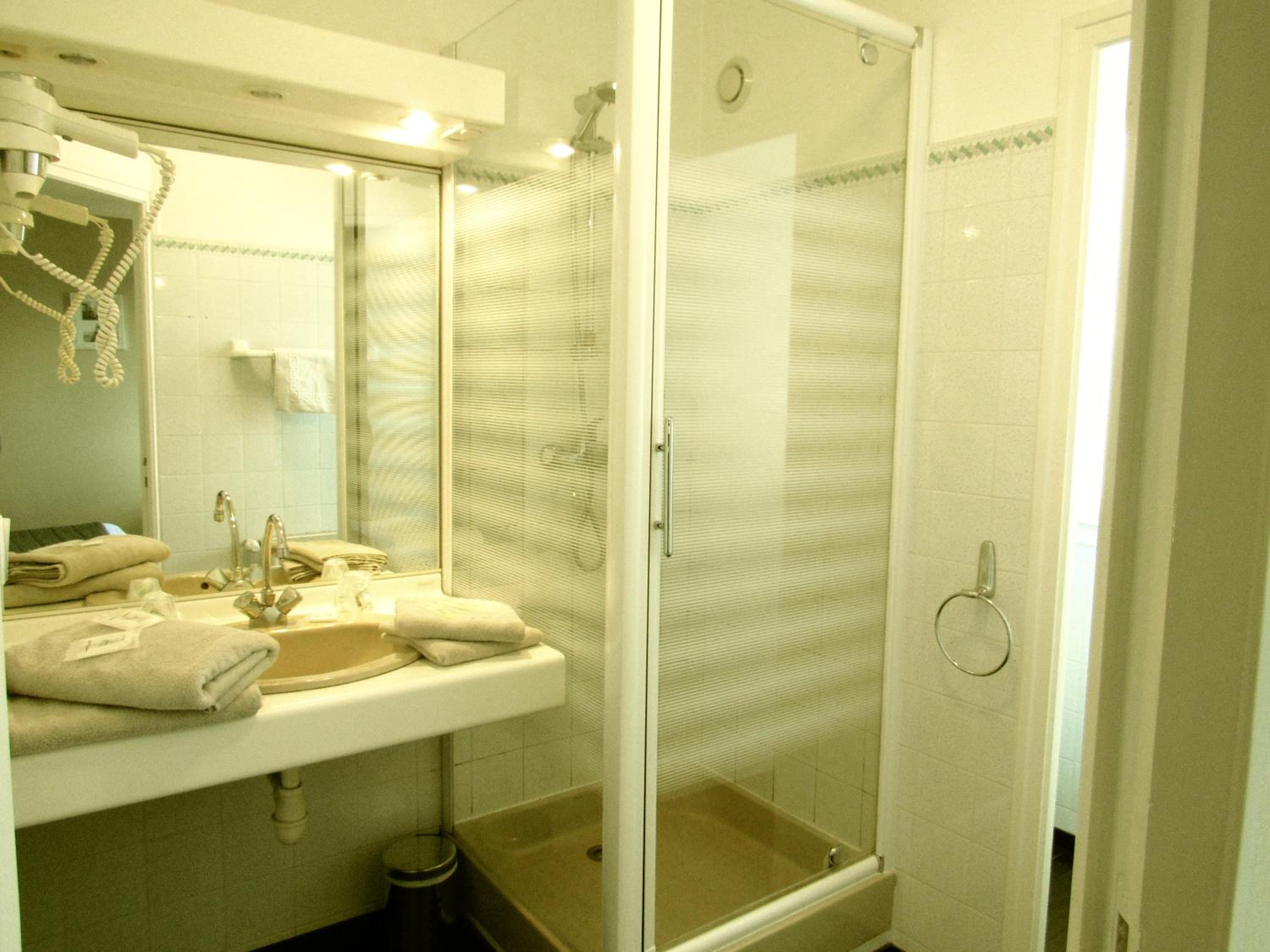 Standard Double Room - Photo 5