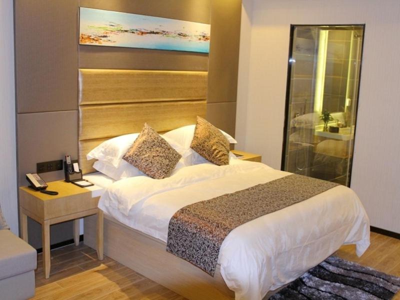 Queen Room With View
