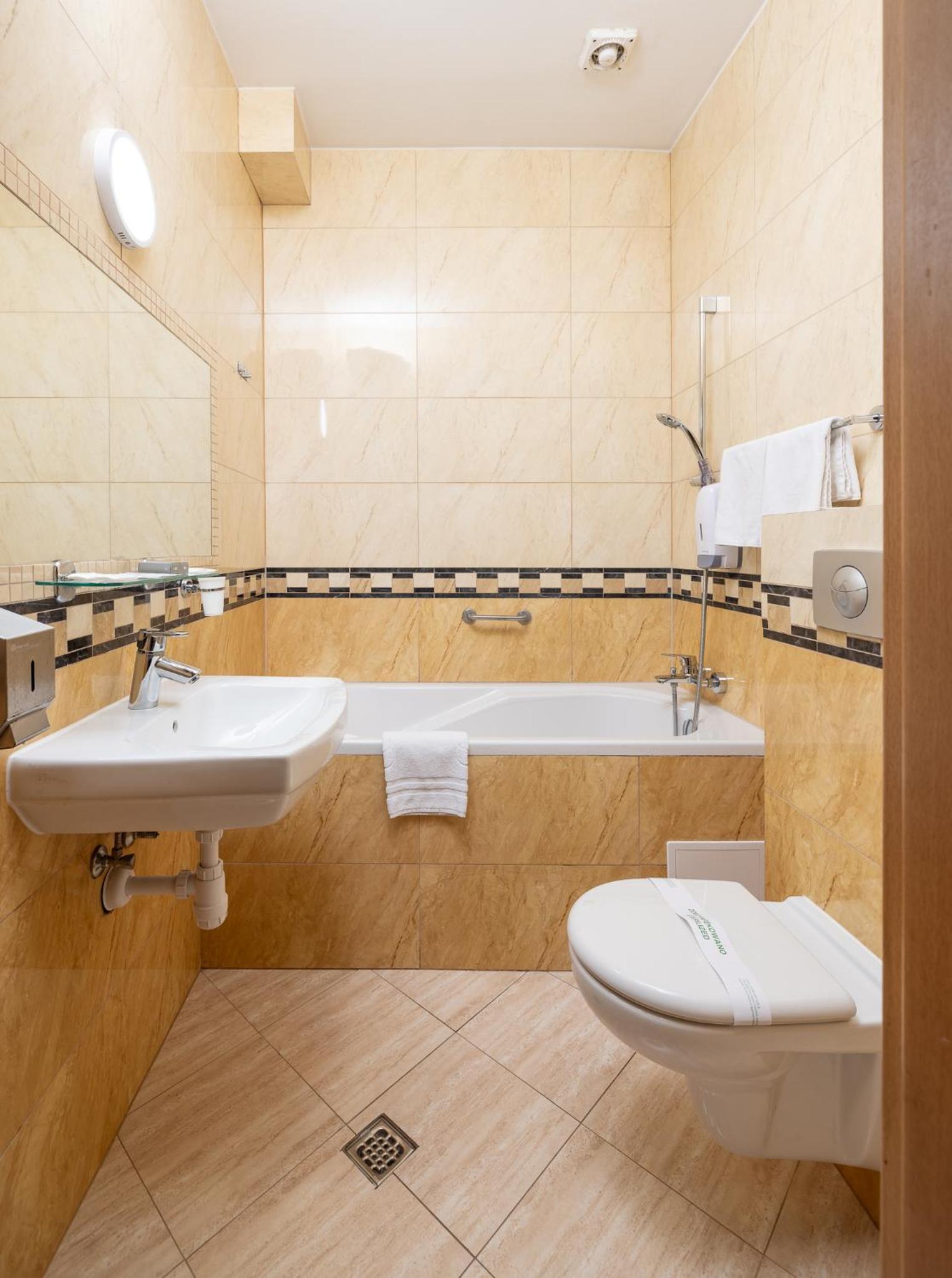 Triple Room with Bath photo 3
