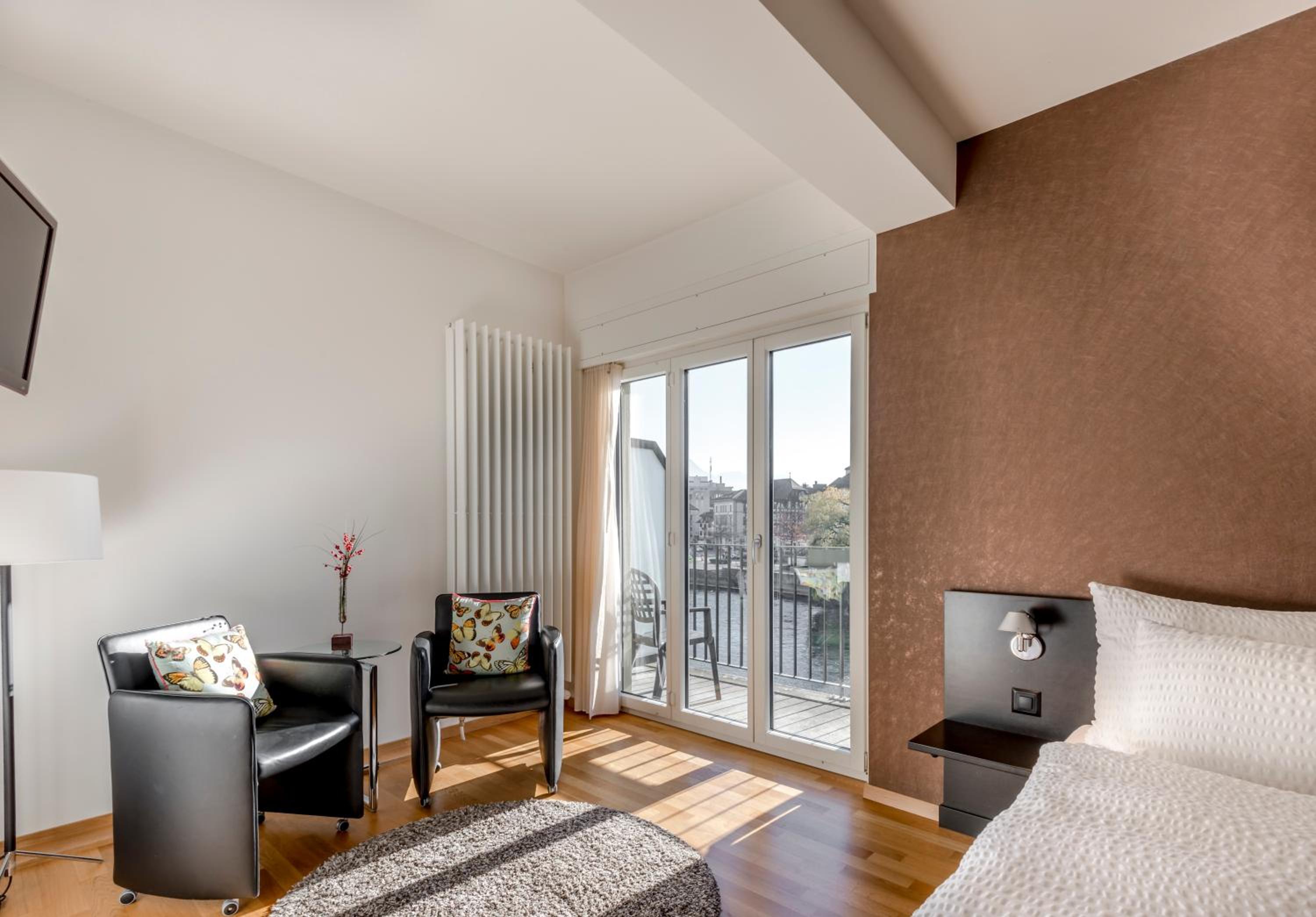 Double Room with Balcony and River and Mountain View - Photo 1