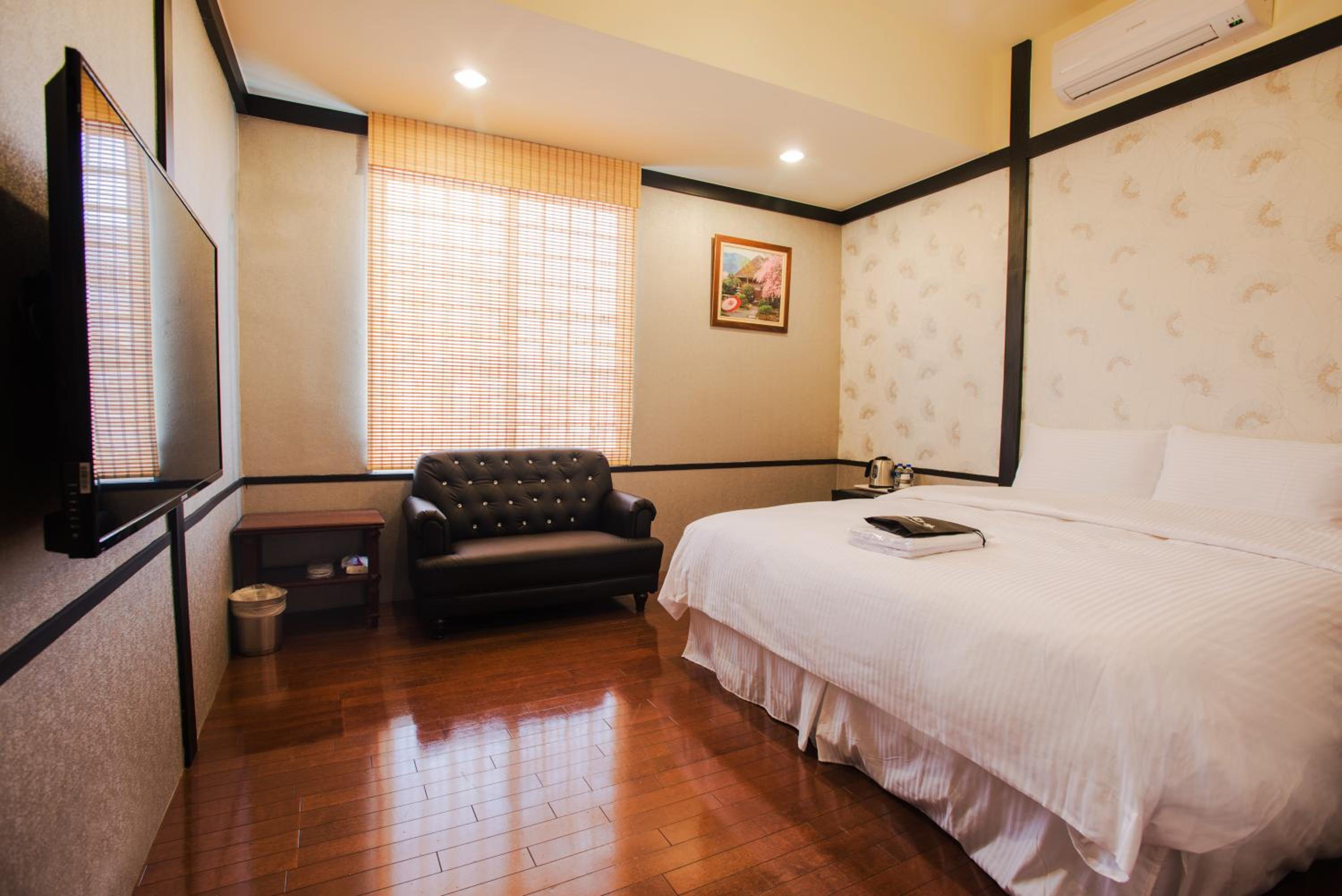 Standard Queen Room