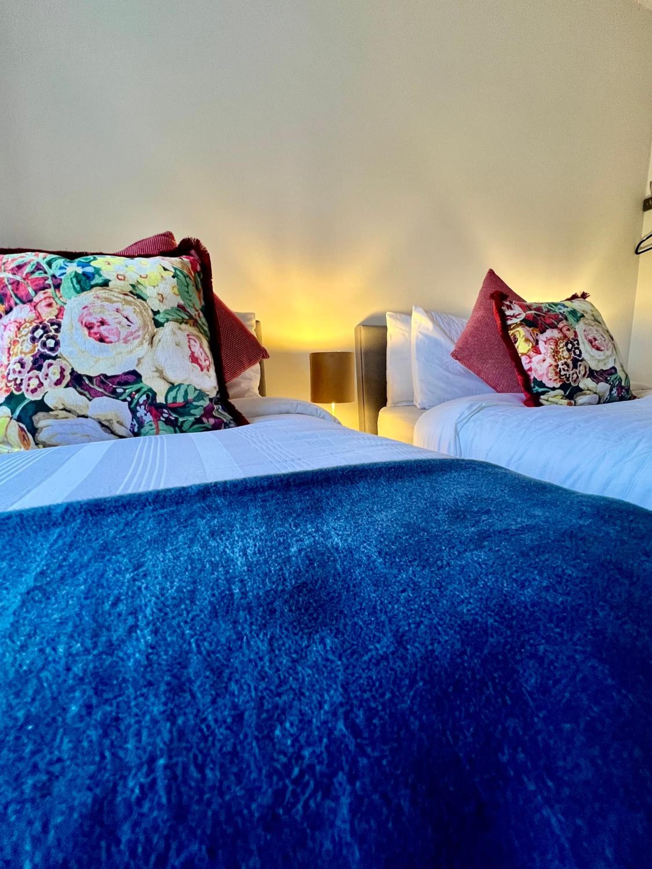Twin Room with Shared Bathroom photo 2