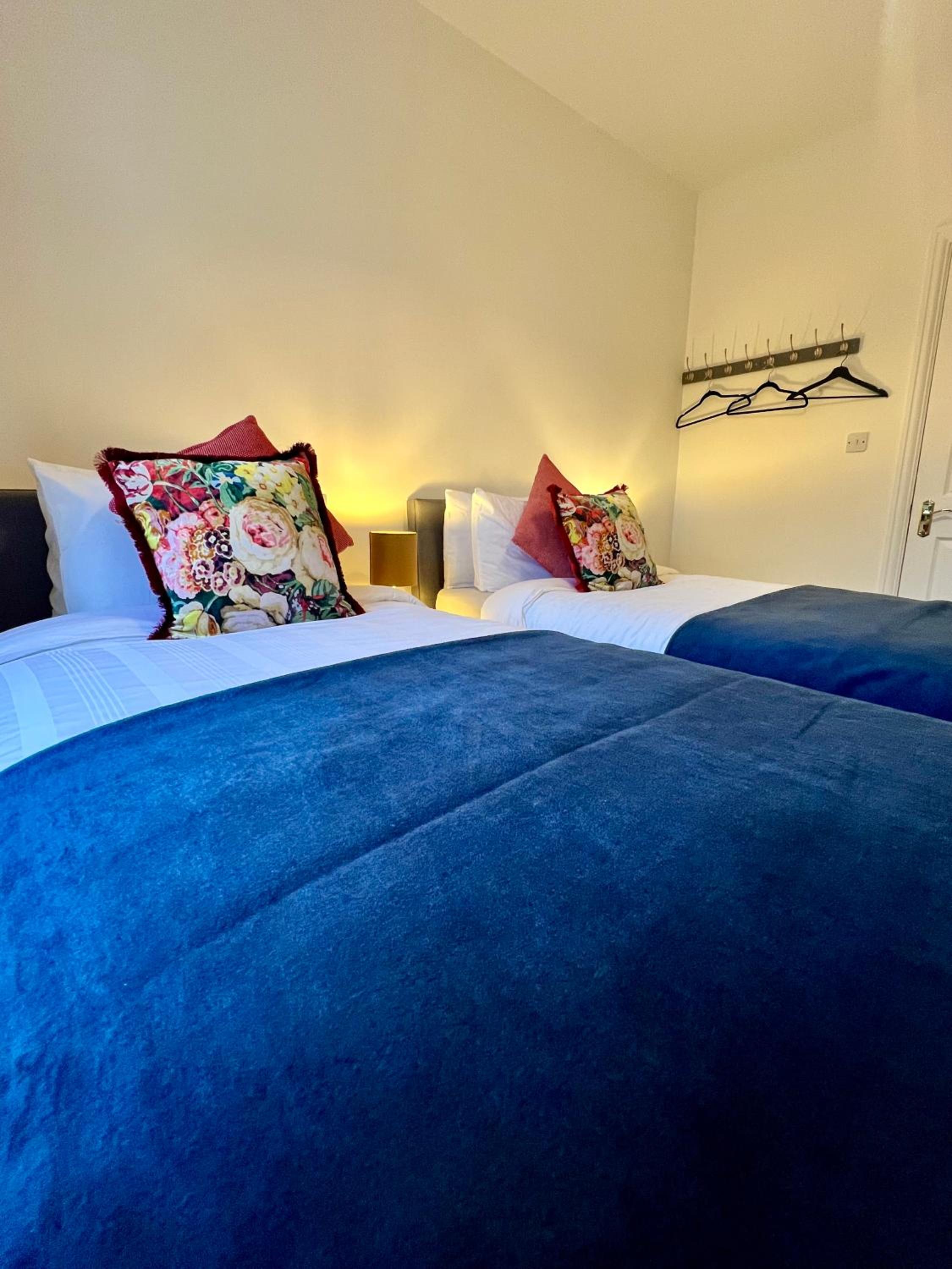 Twin Room with Shared Bathroom photo 1