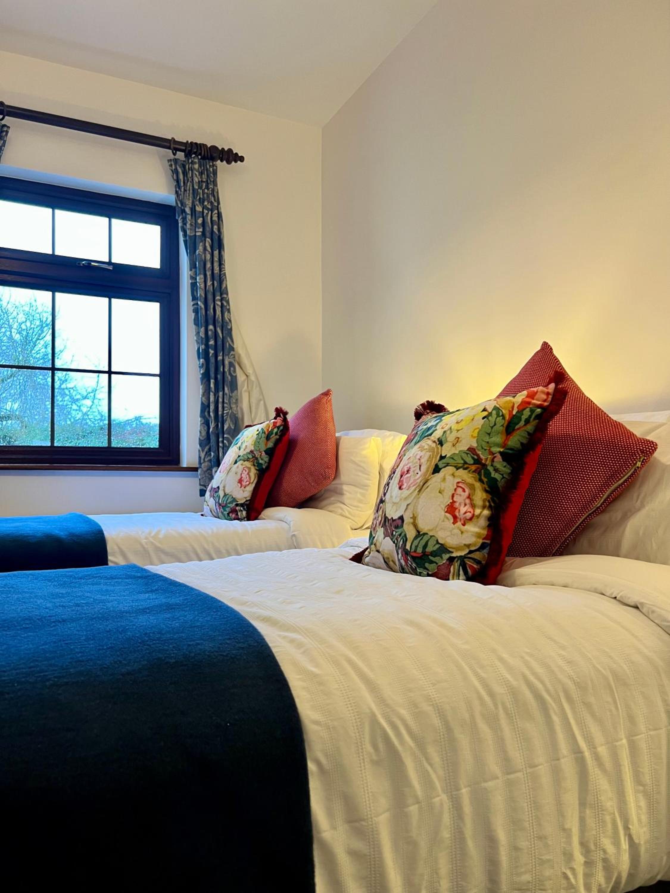 Twin Room with Shared Bathroom
