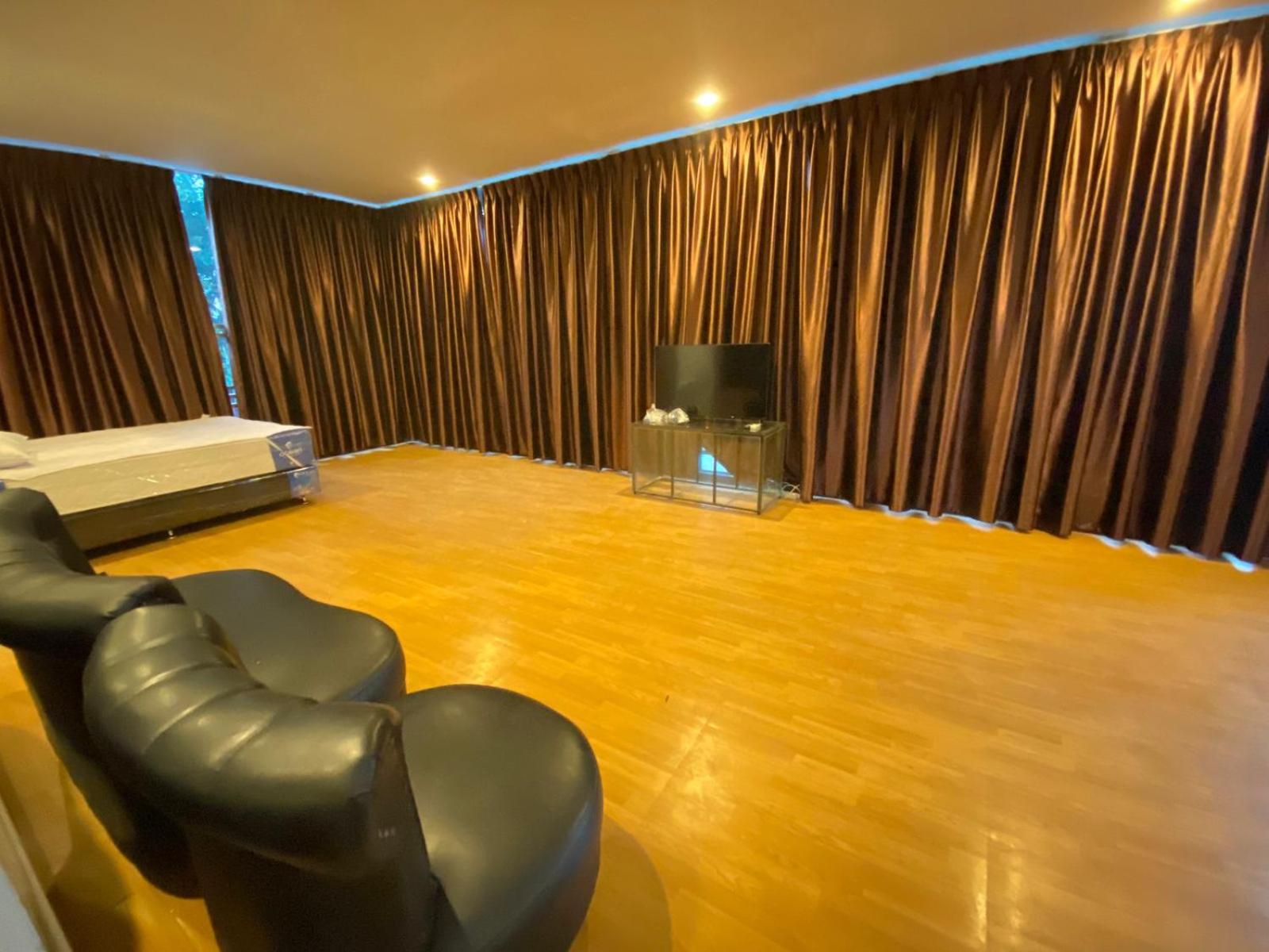 Two-Bedroom Suite - Photo 2