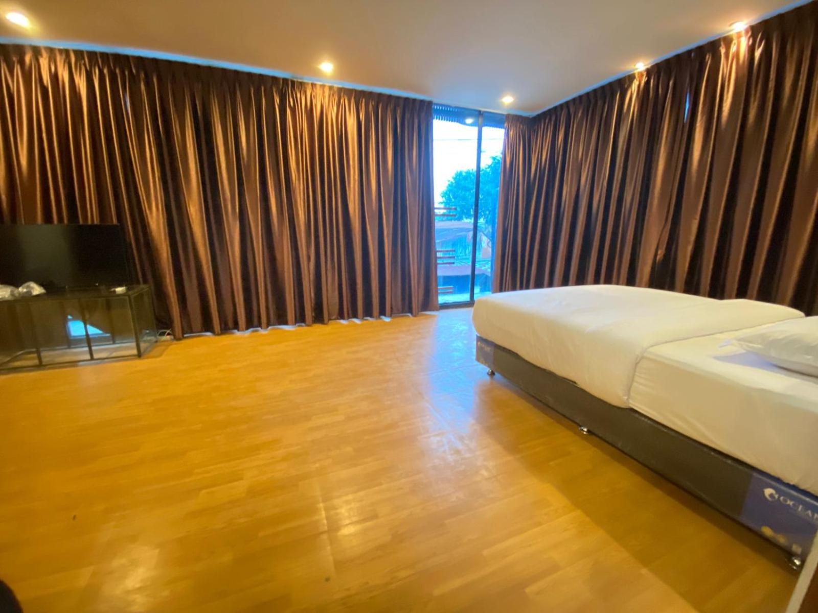Two-Bedroom Suite - Photo 4