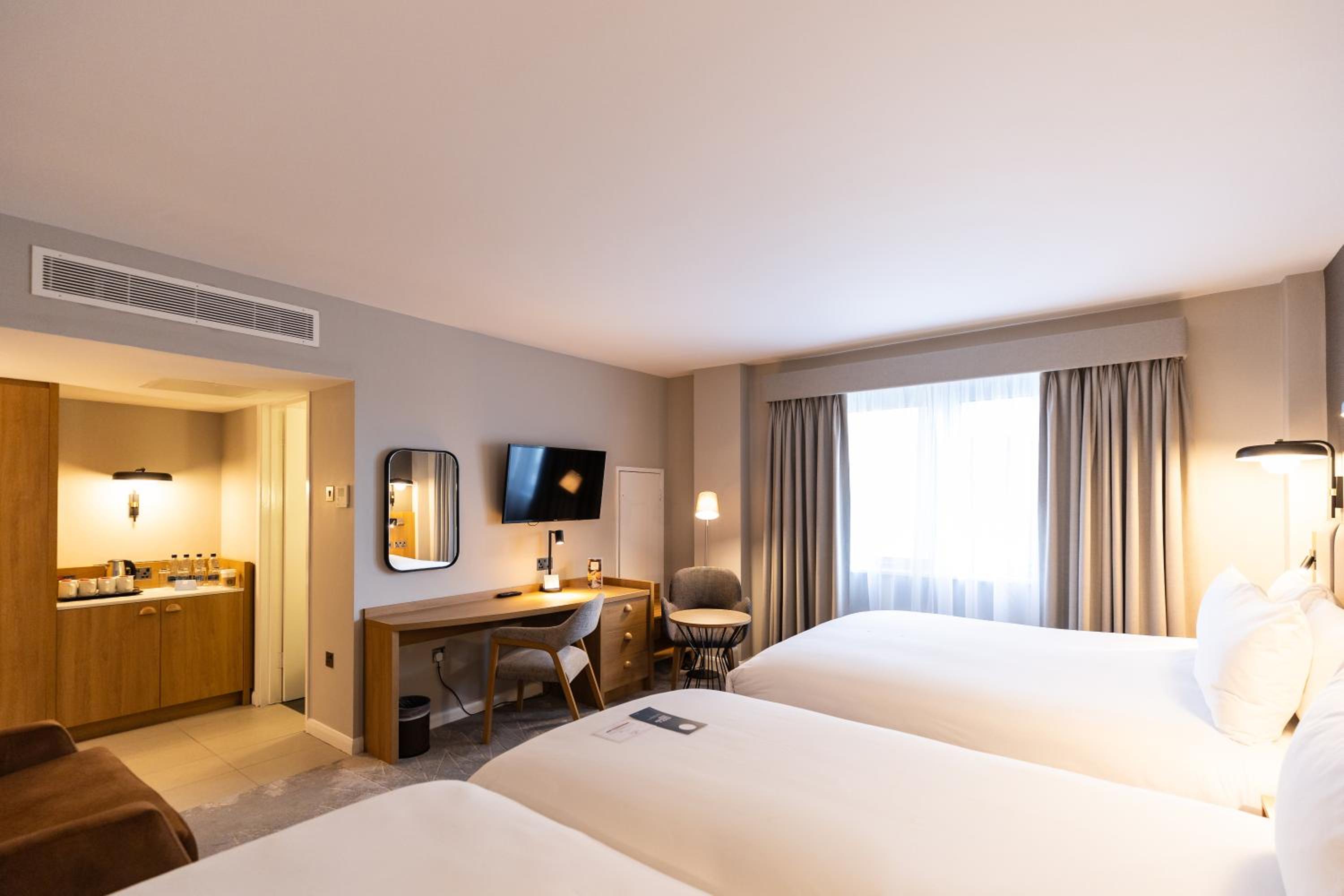 Premium Double Room with Two Double Beds - Photo 3