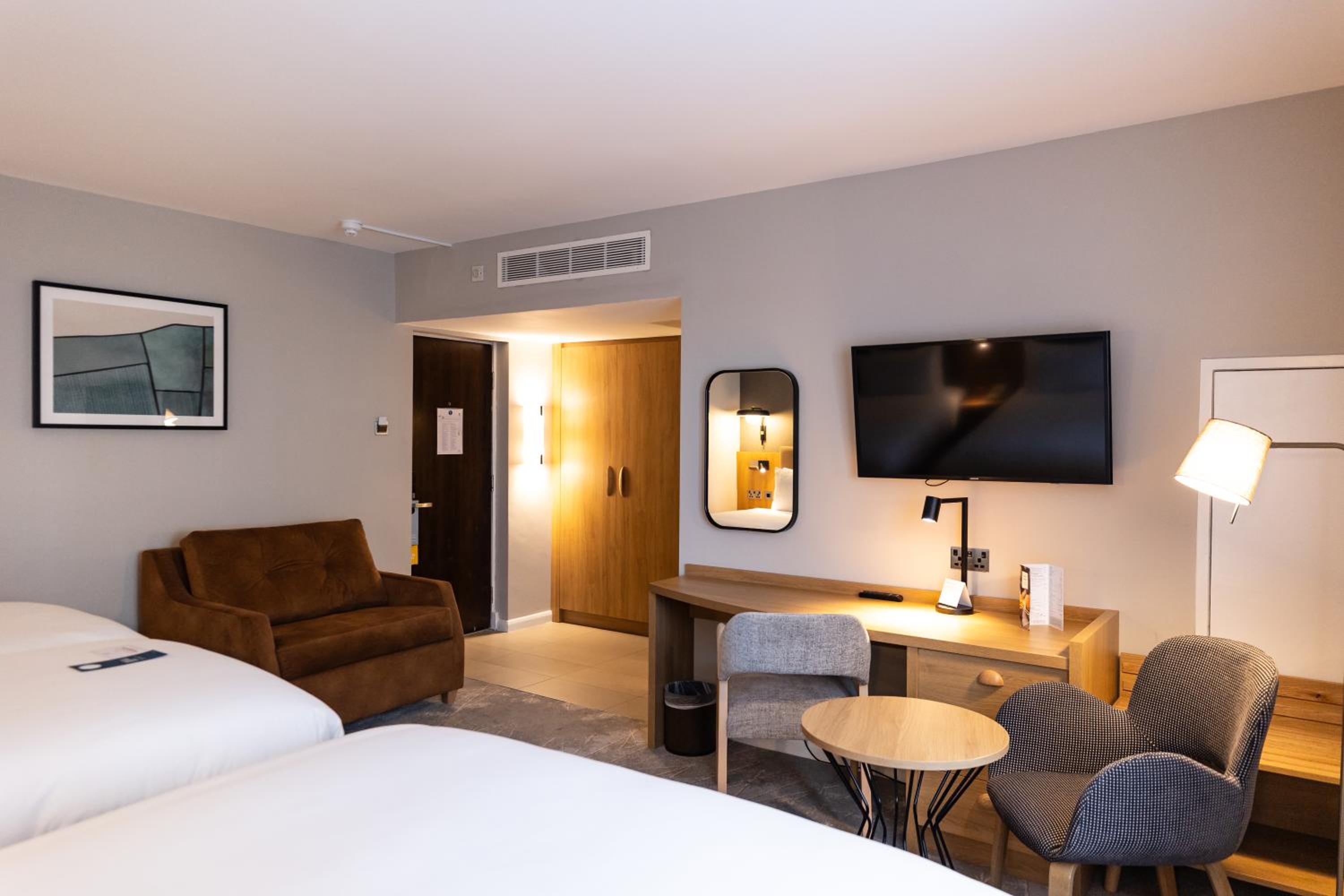 Premium Double Room with Two Double Beds - Photo 4