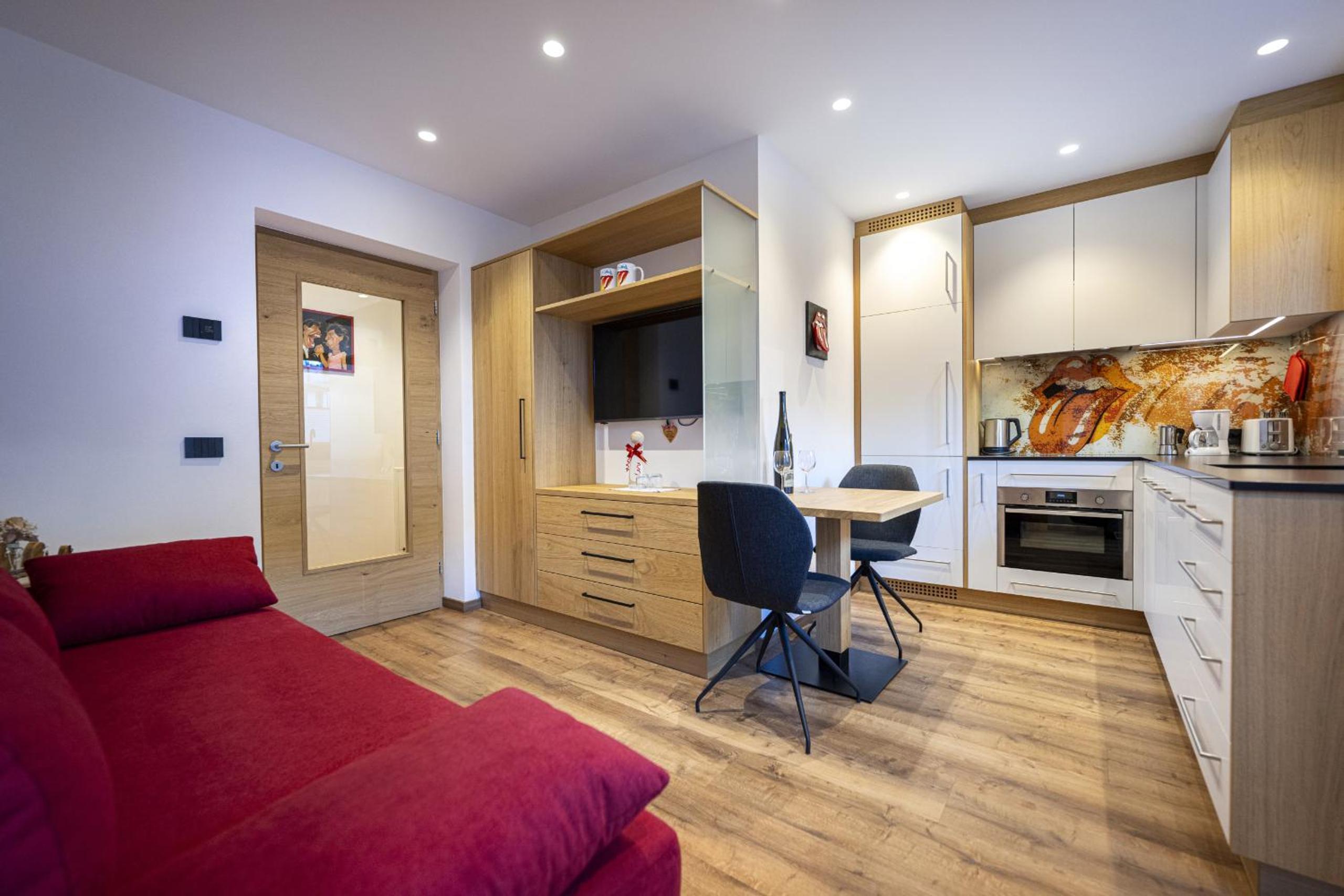 Deluxe One-Bedroom Apartment photo 1