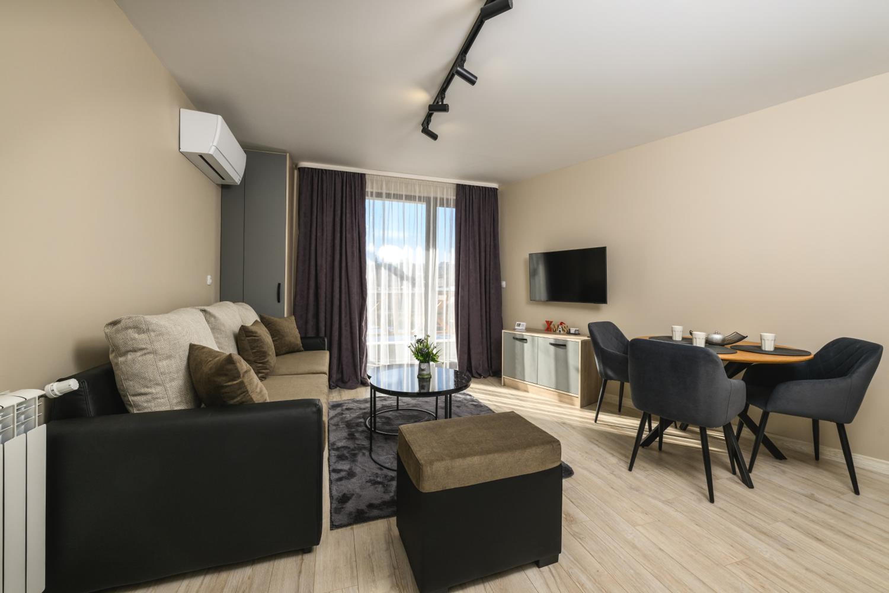 Two-Bedroom Deluxe Apartment with Balcony photo 3