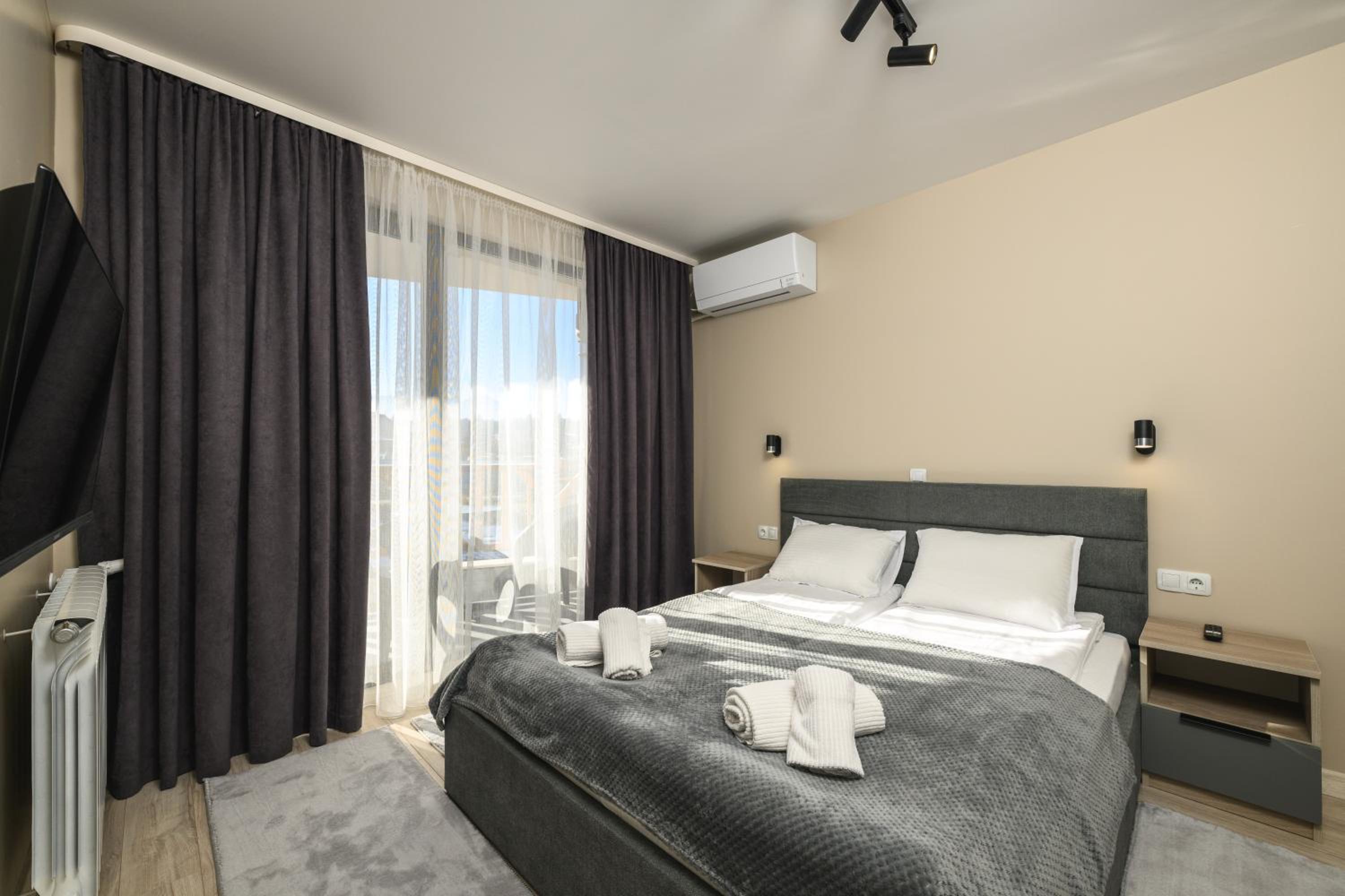 Two-Bedroom Deluxe Apartment with Balcony photo 2
