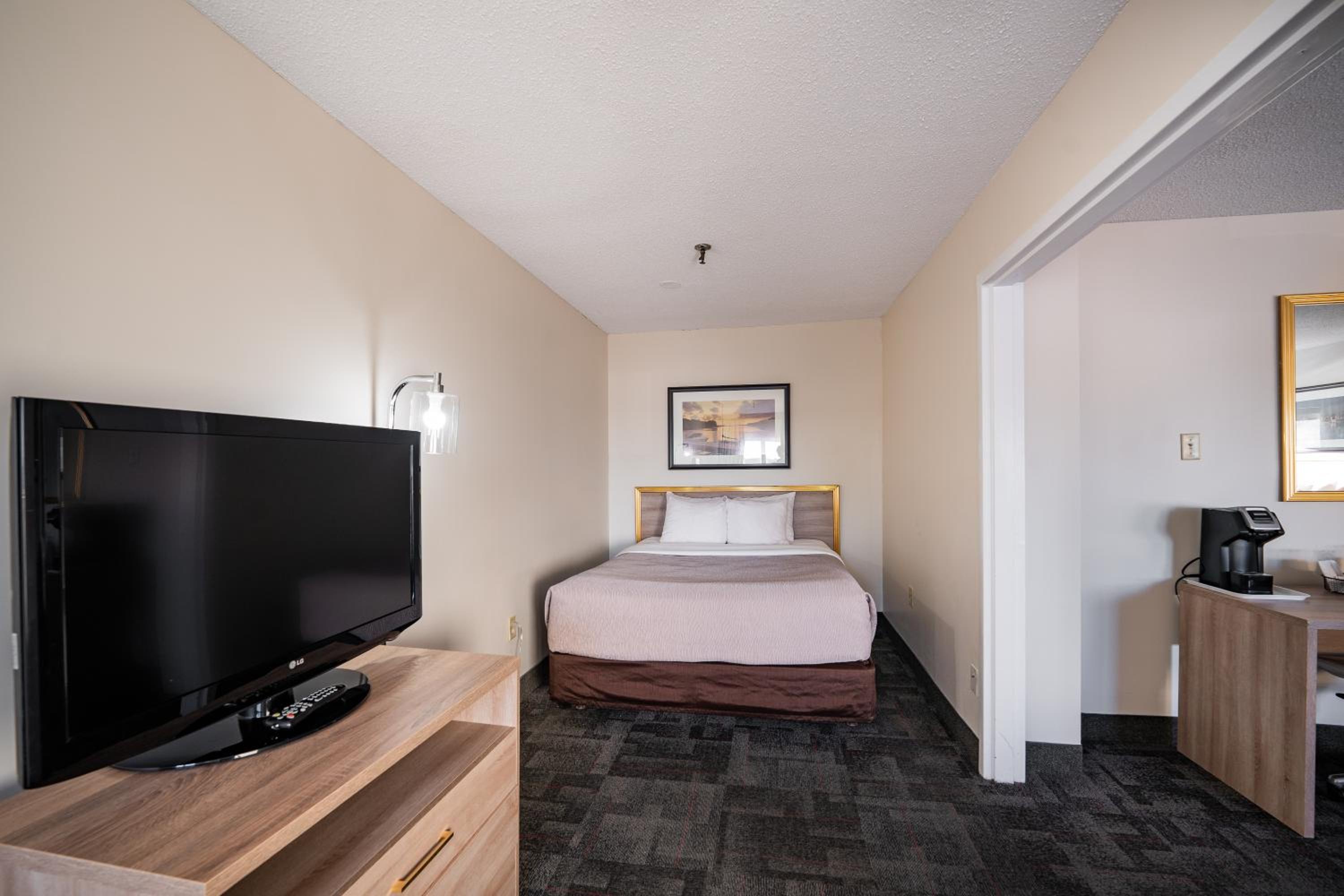 Queen Suite photo 3