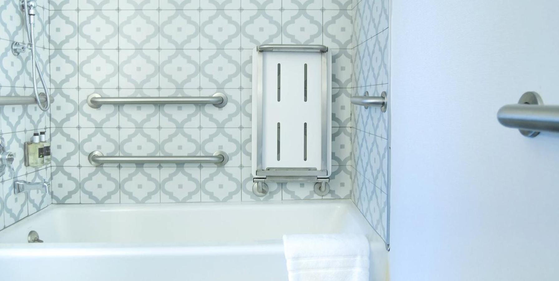 Standard King Room with Mobility Accessible Tub - Photo 2