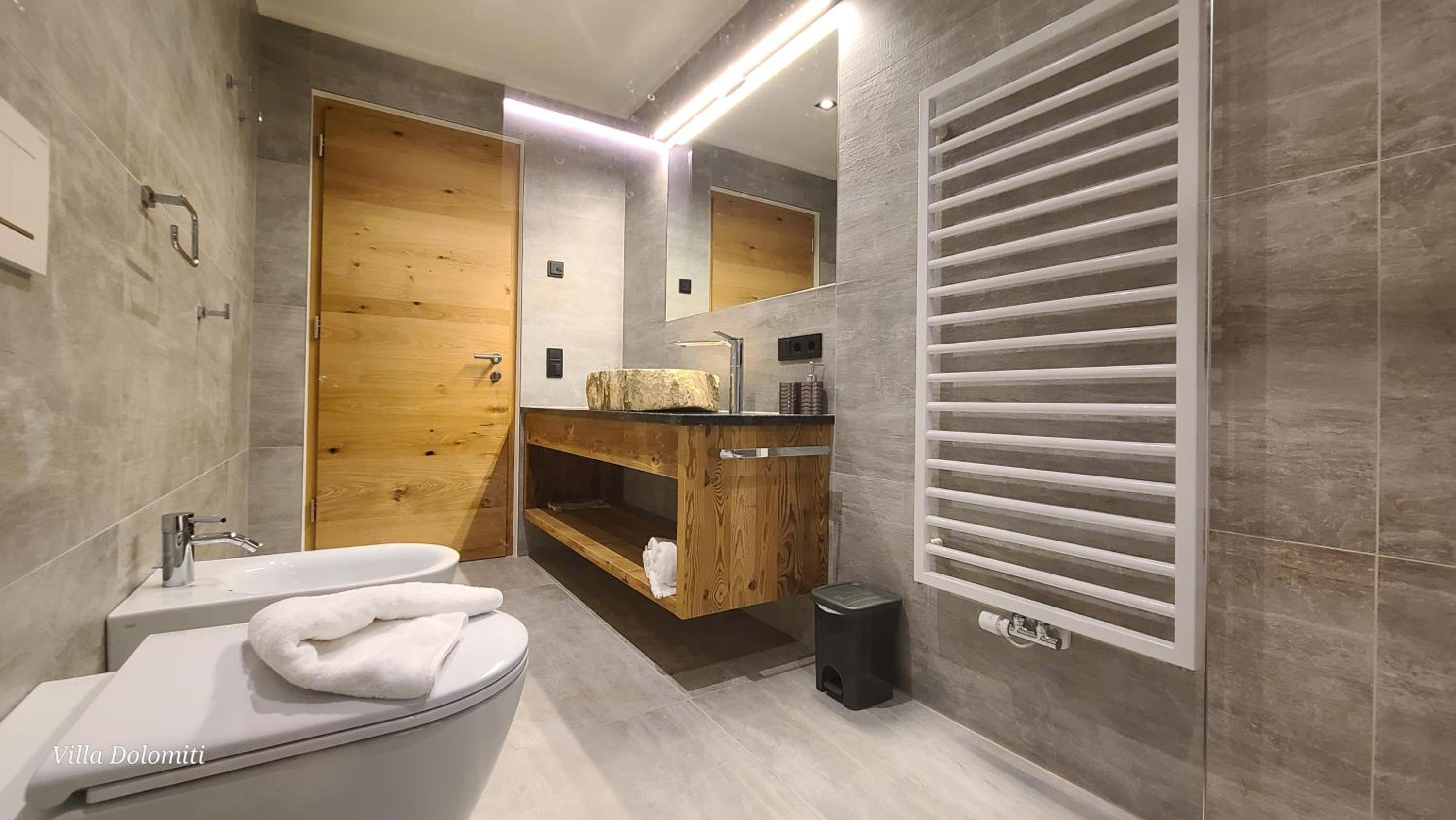 Two-Bedroom Apartment with Balcony photo 2