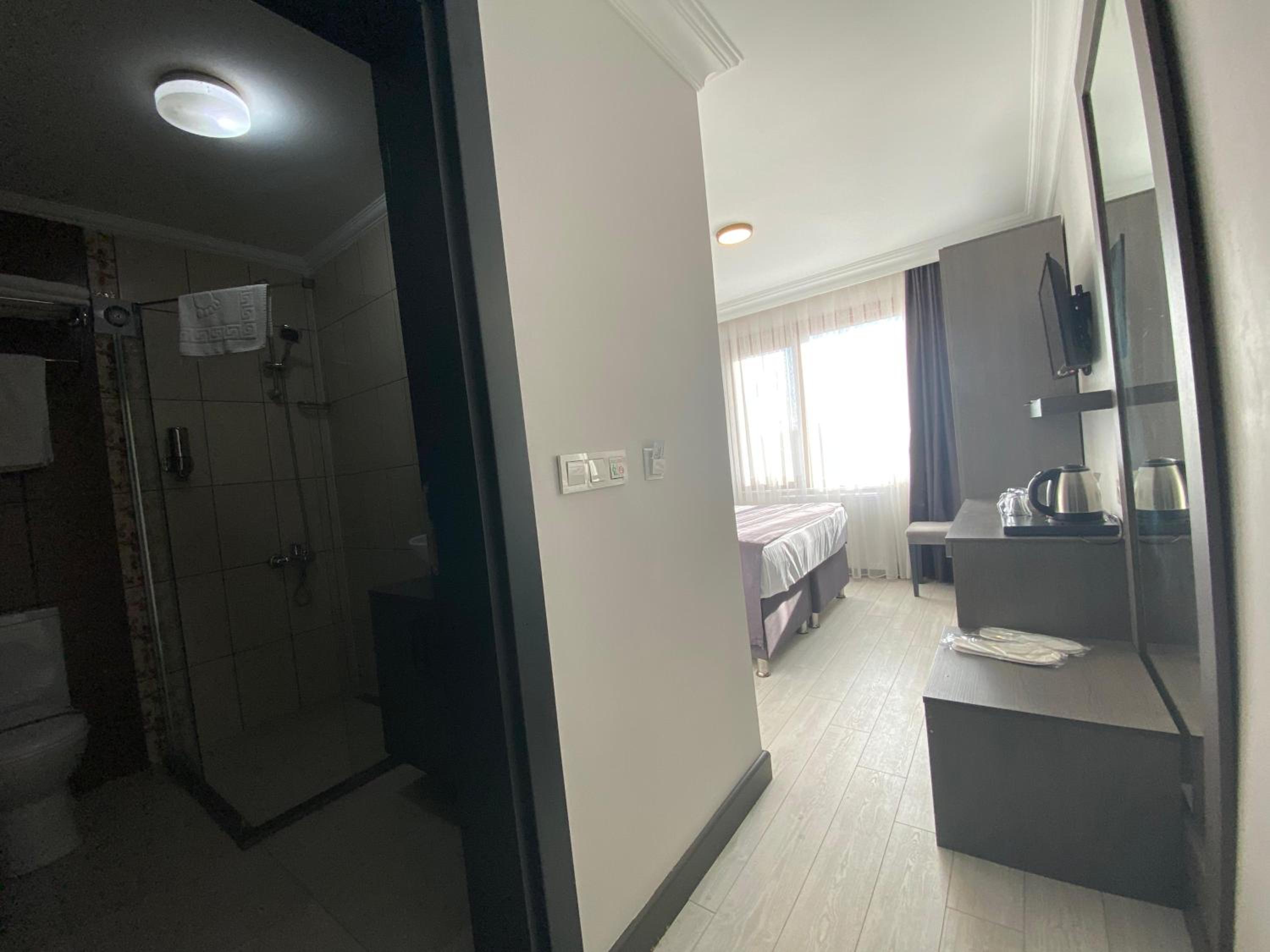 Economy Double Room - Photo 3