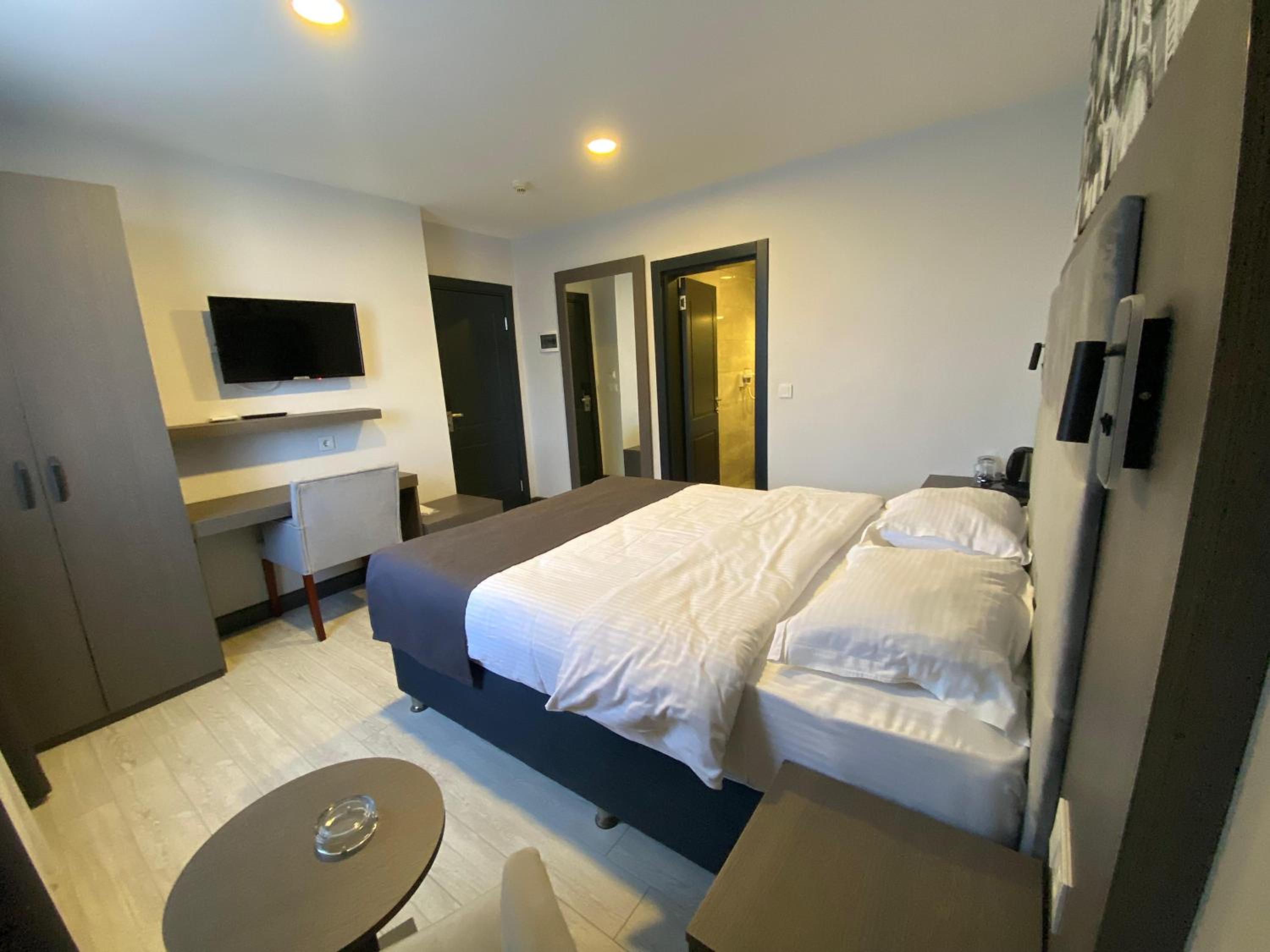 Standard Double or Twin Room - Photo 1