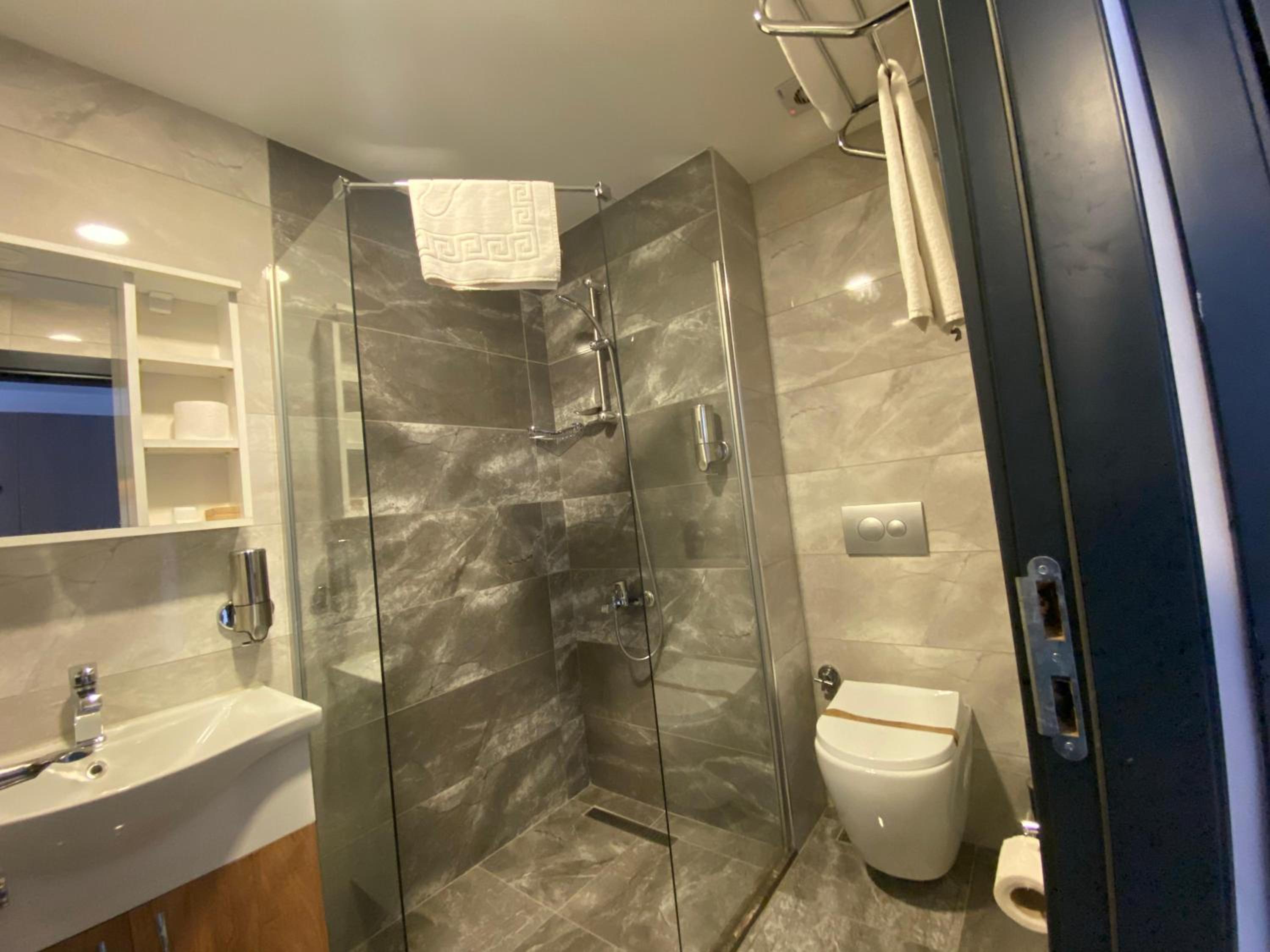Standard Double or Twin Room - Photo 2