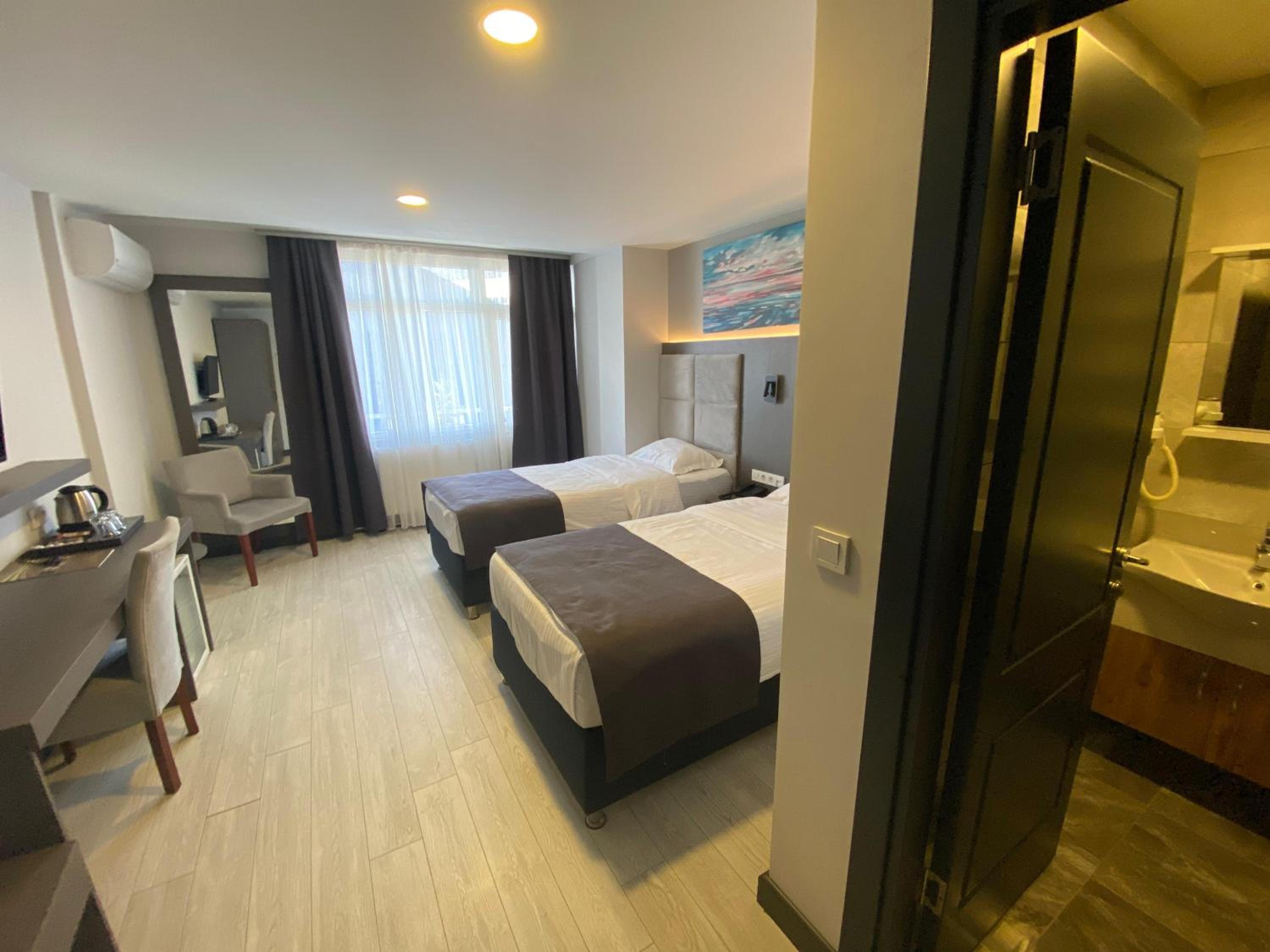Standard Double or Twin Room - Photo 4