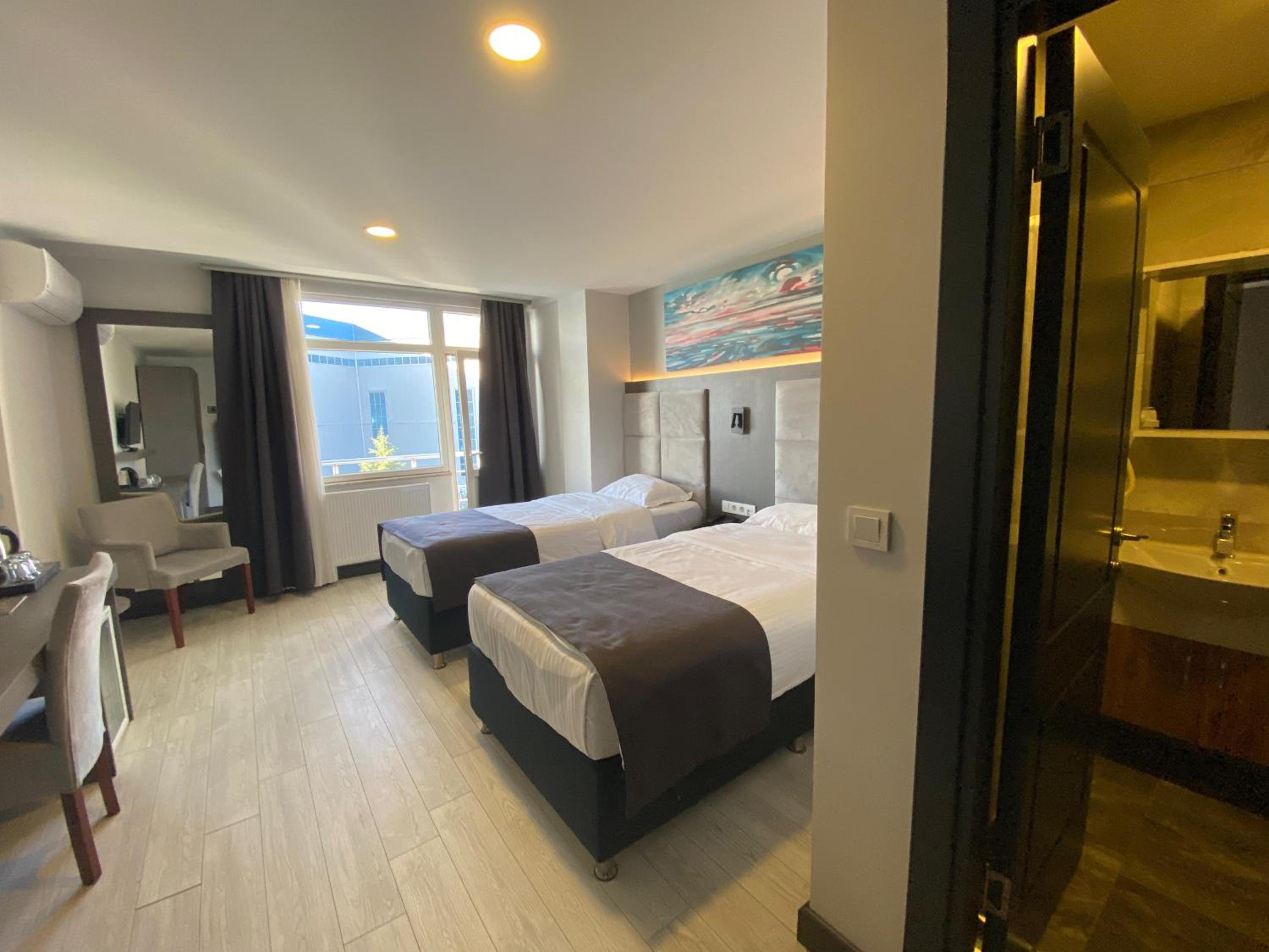 Standard Double or Twin Room - Photo 3