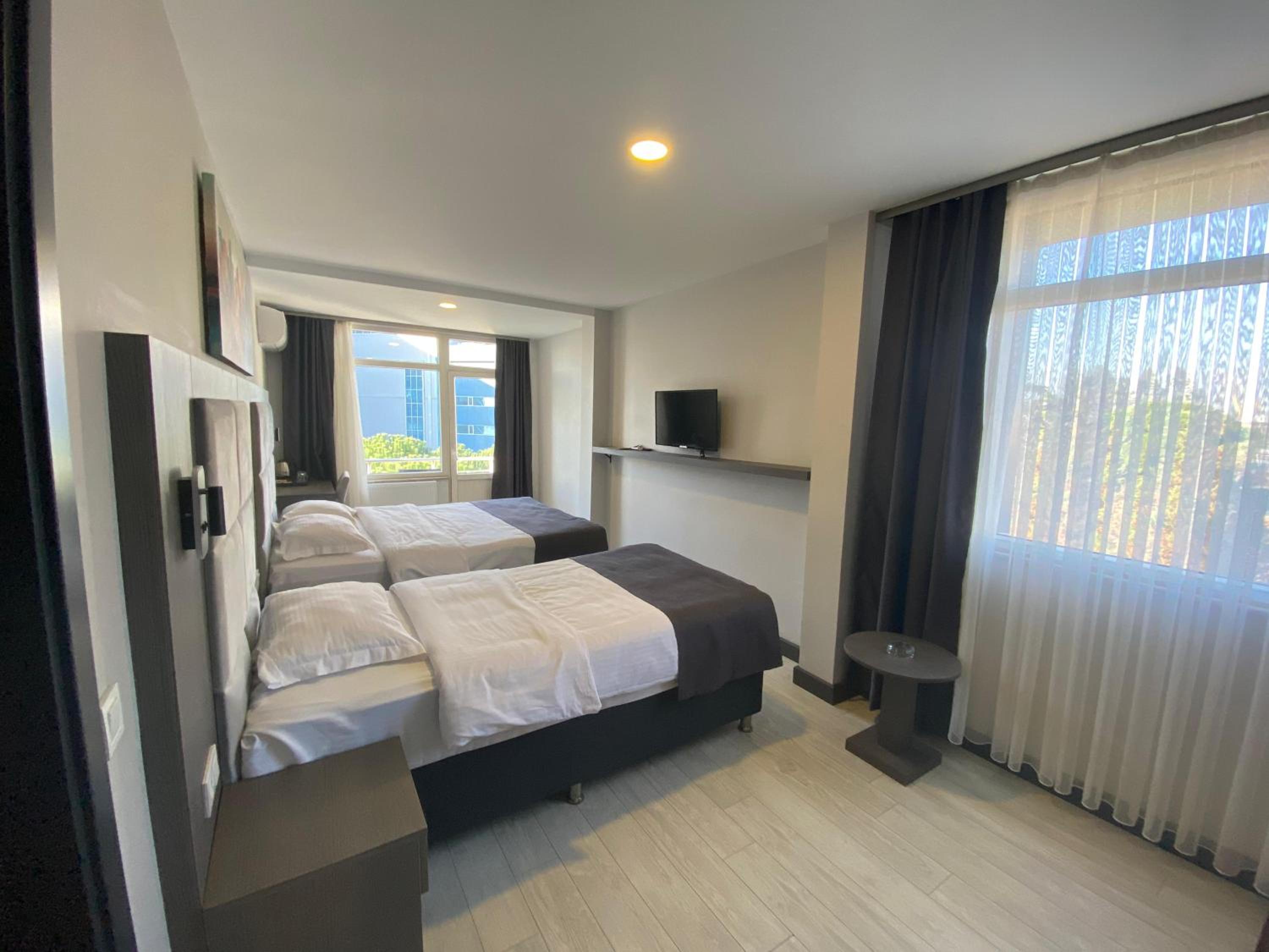 Superior Triple Room with Sea View - Photo 5