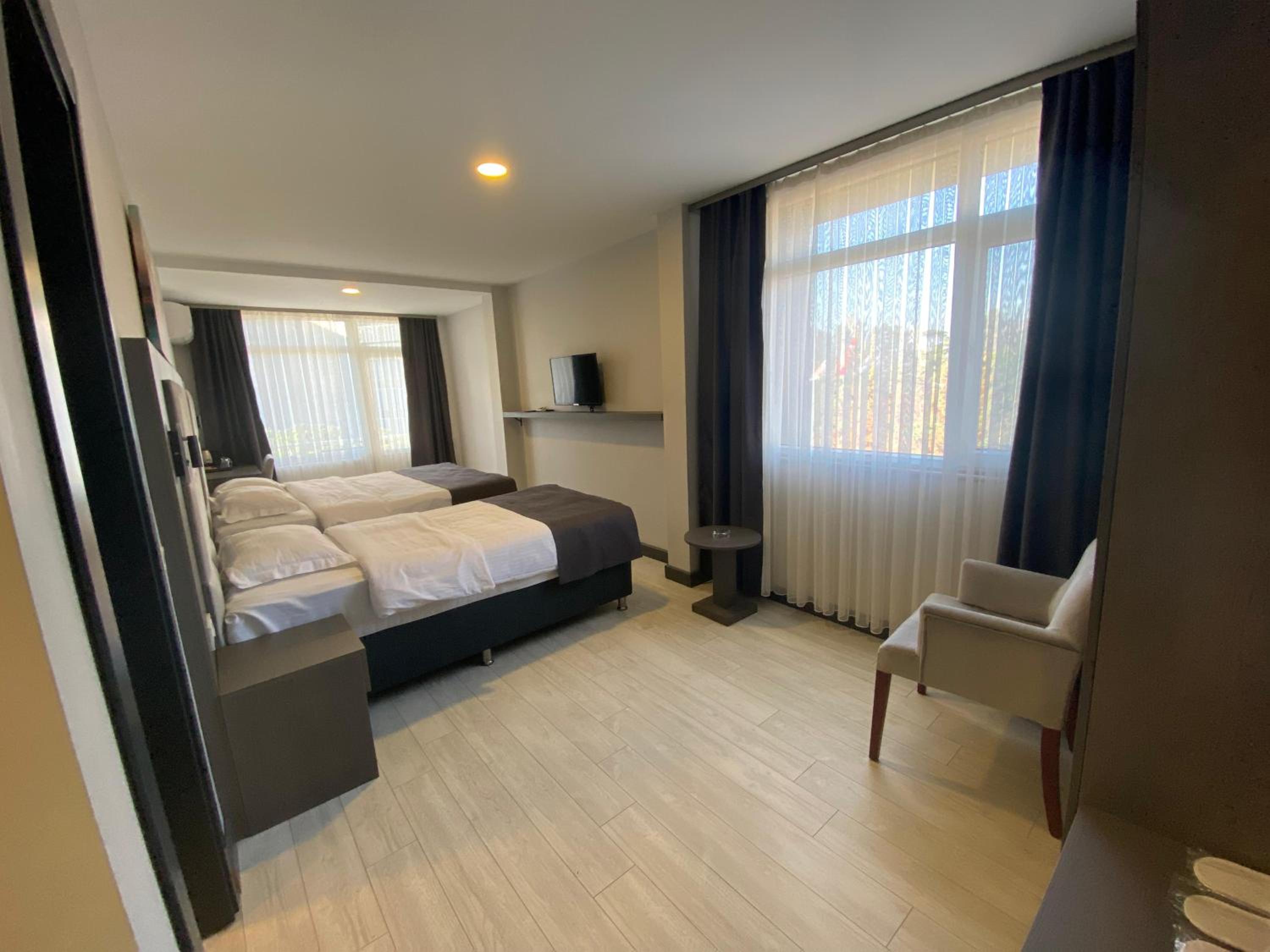 Superior Triple Room with Sea View - Photo 2