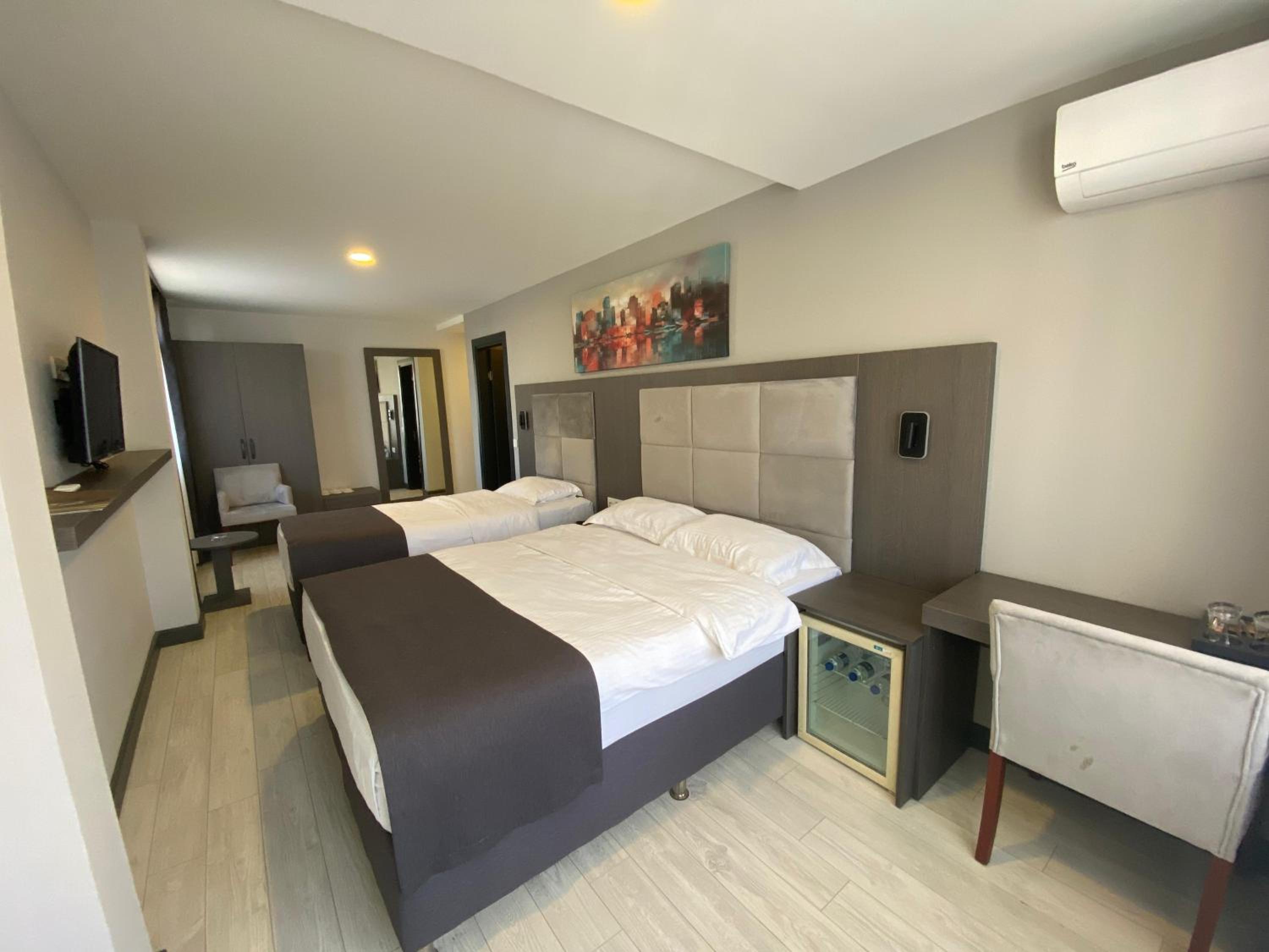 Superior Triple Room with Sea View - Photo 7