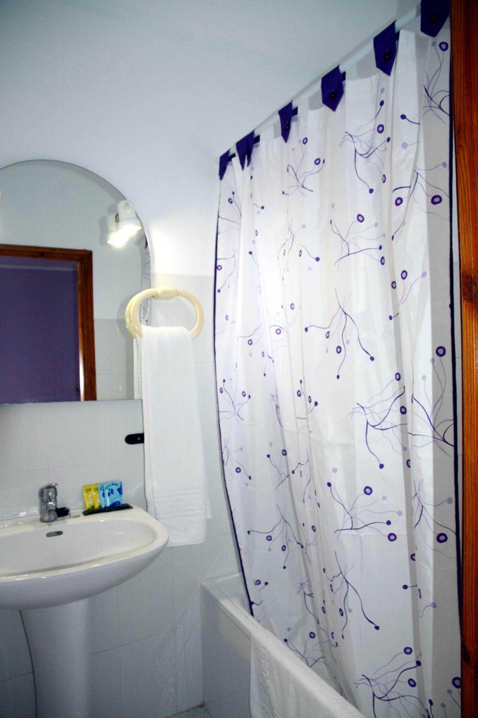 Twin Room - Photo 6