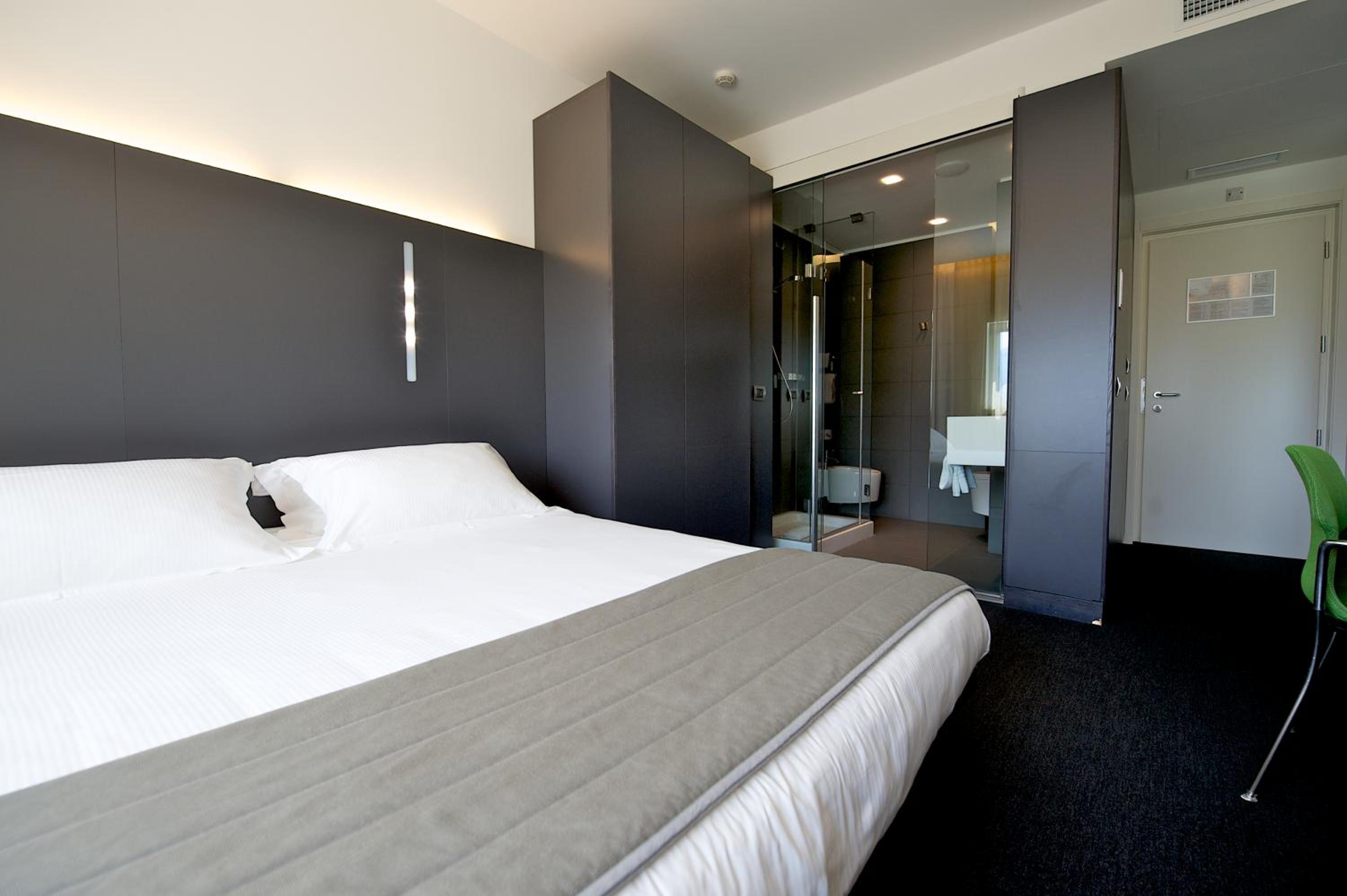 Classic Double Room - Photo 7