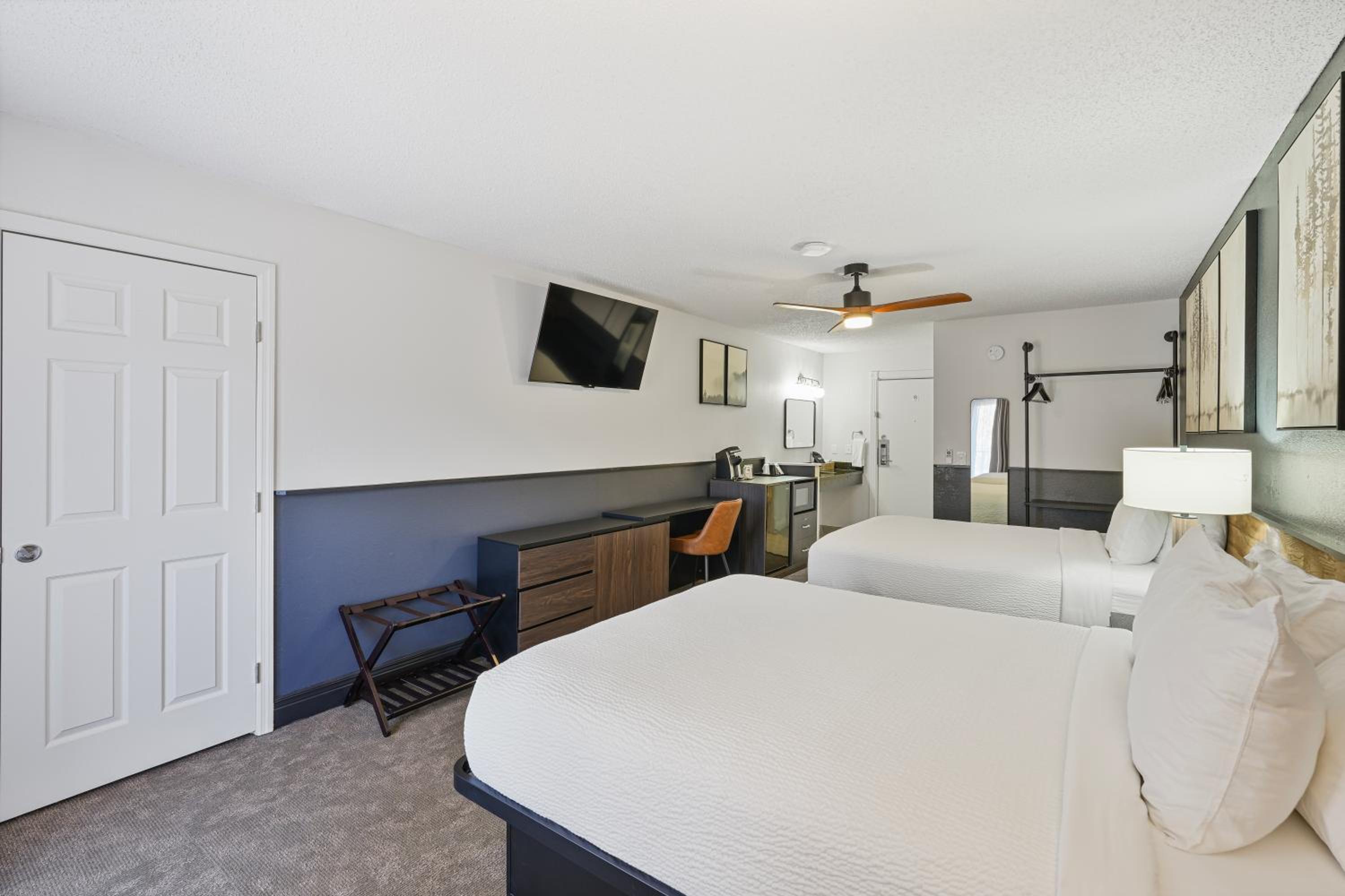 Deluxe queen room