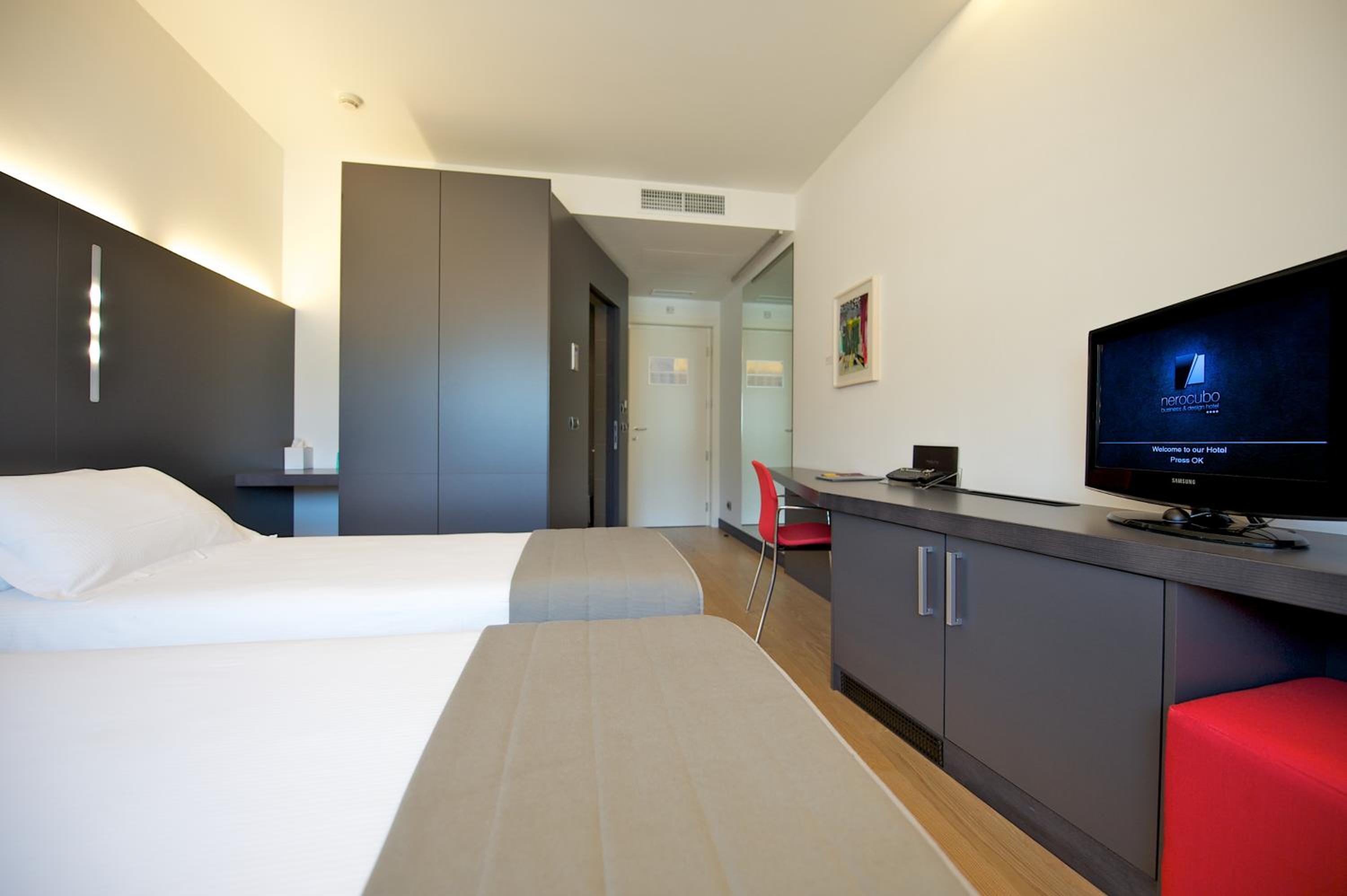 Family Room with Two Queen Beds - Photo 3