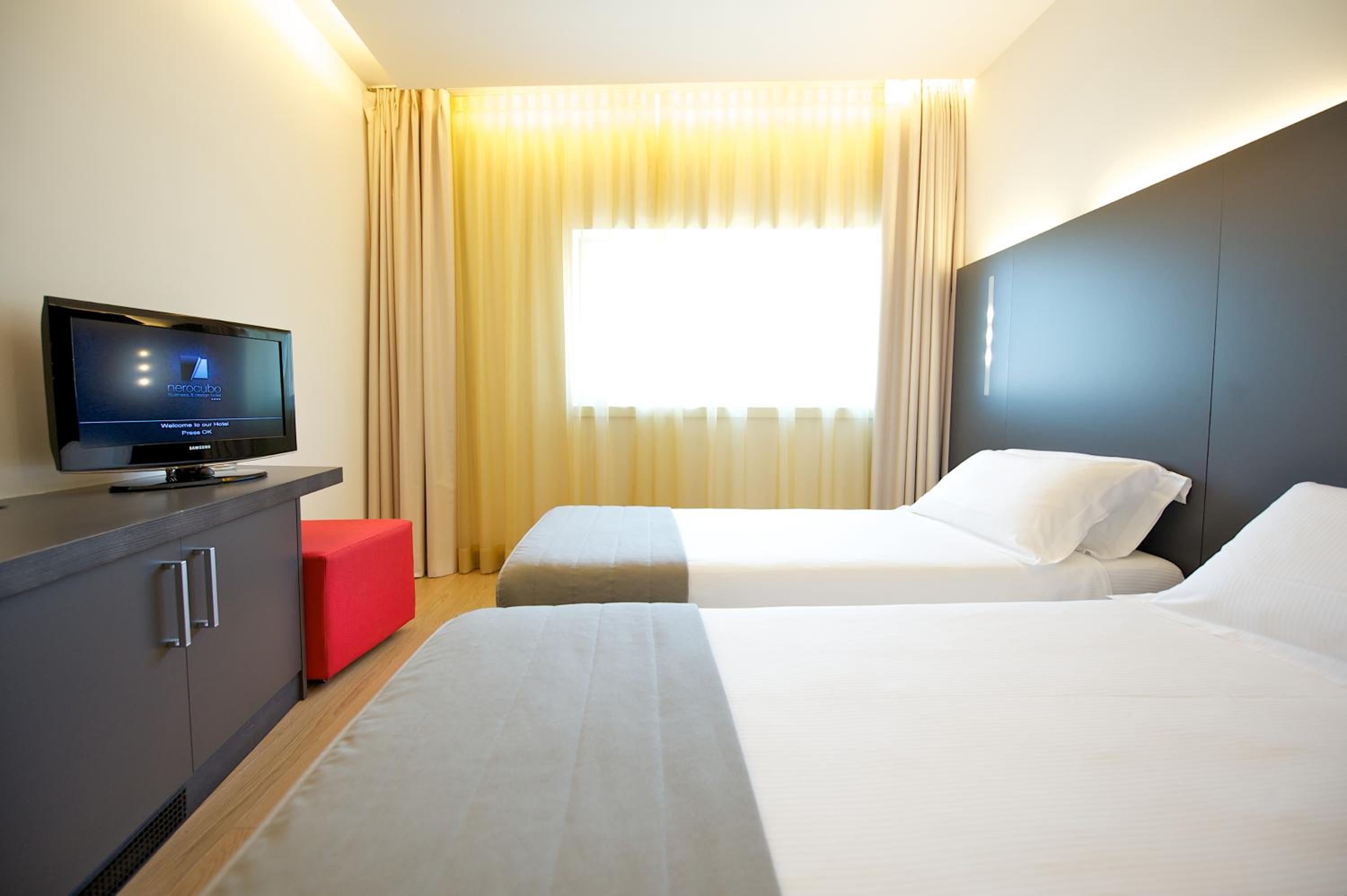 Junior Suite with One Double Bed - Photo 5