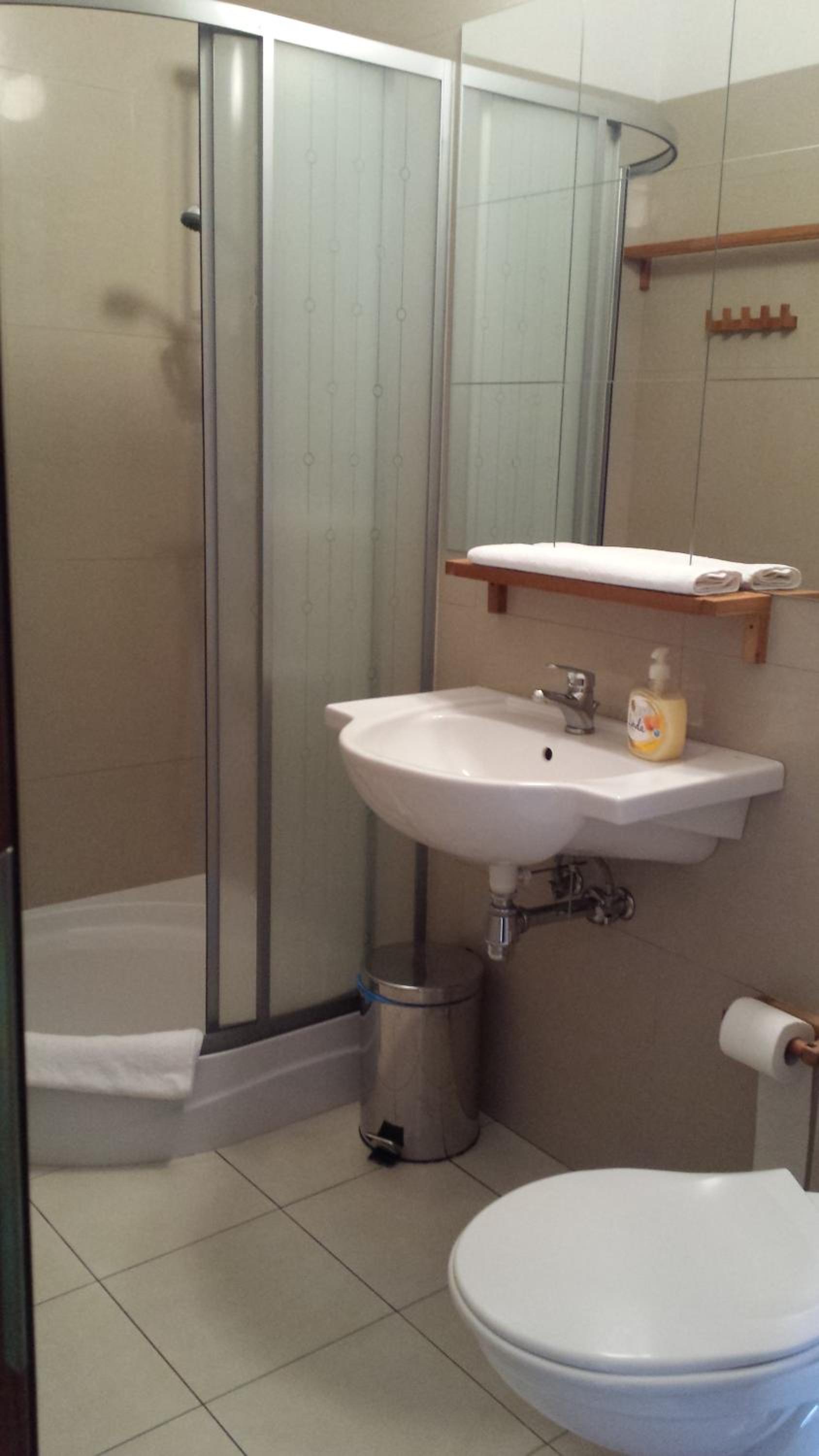 Standard Twin Room - Photo 2