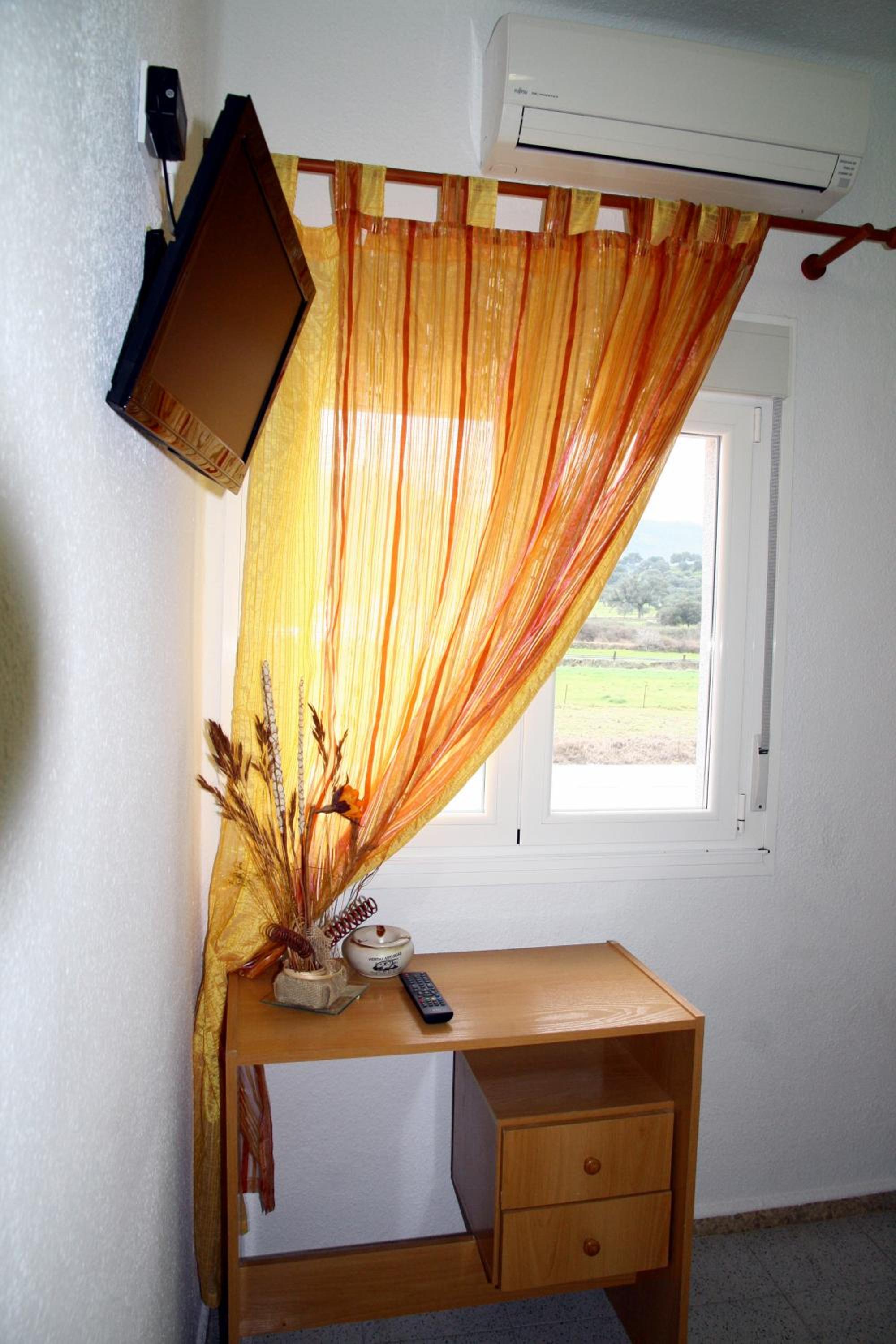 Twin Room - Photo 11