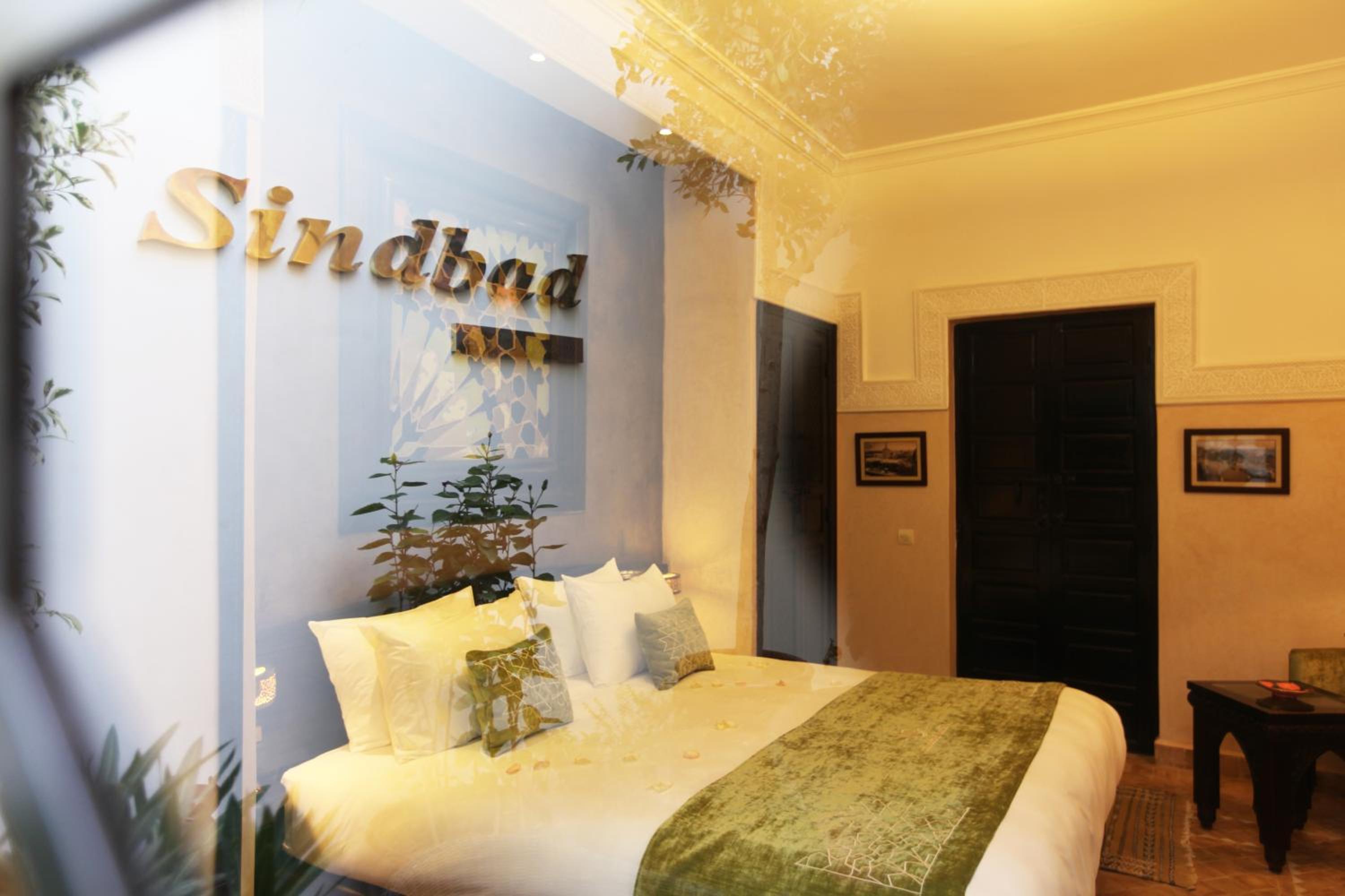 Deluxe King Room - Photo 3