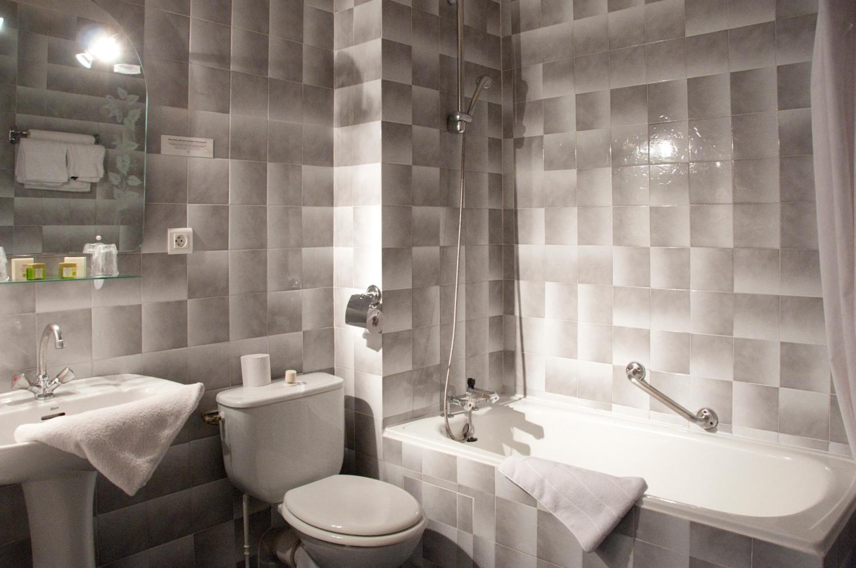 Superior Triple Room photo 2