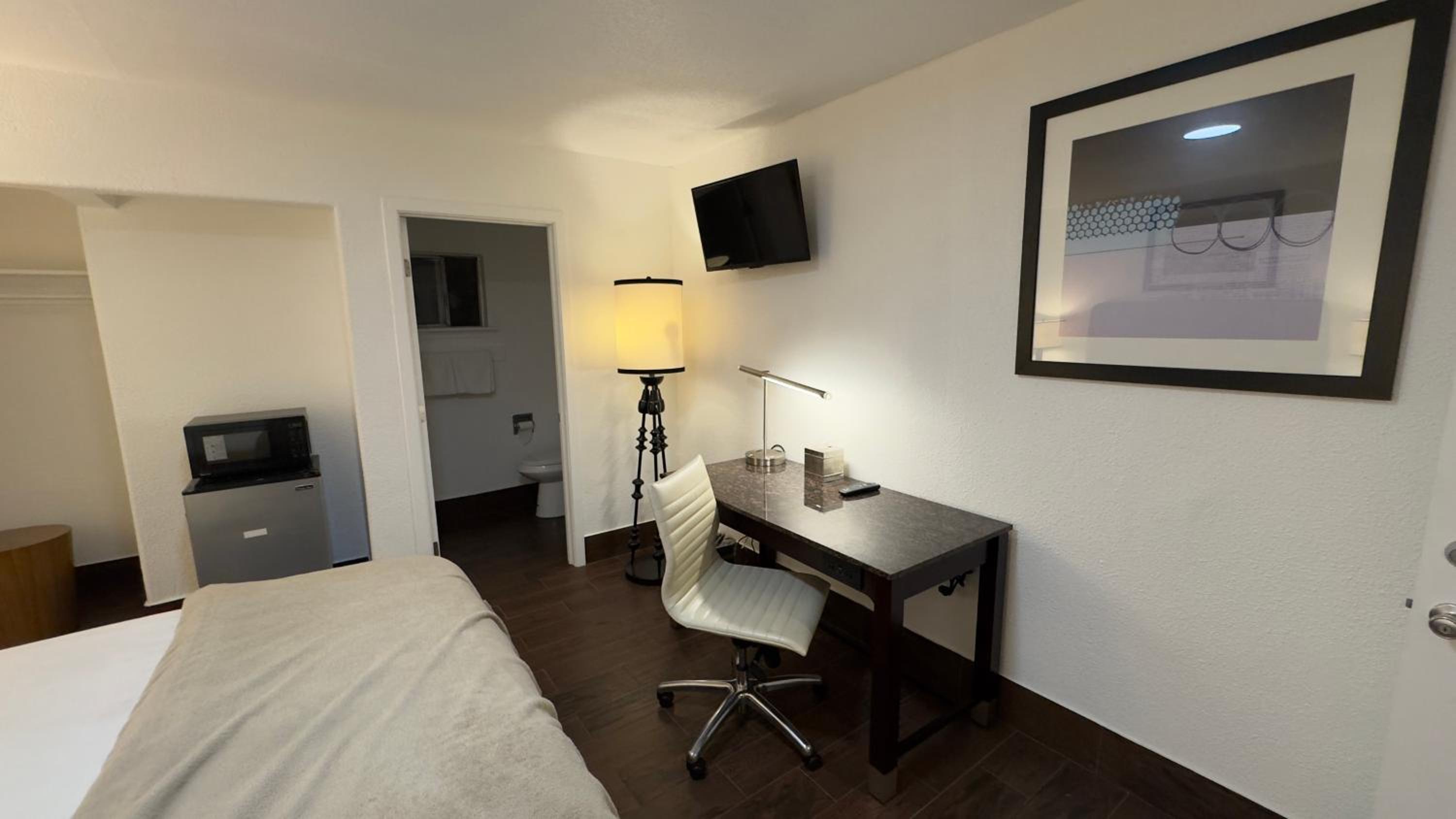 Deluxe King Room photo 3