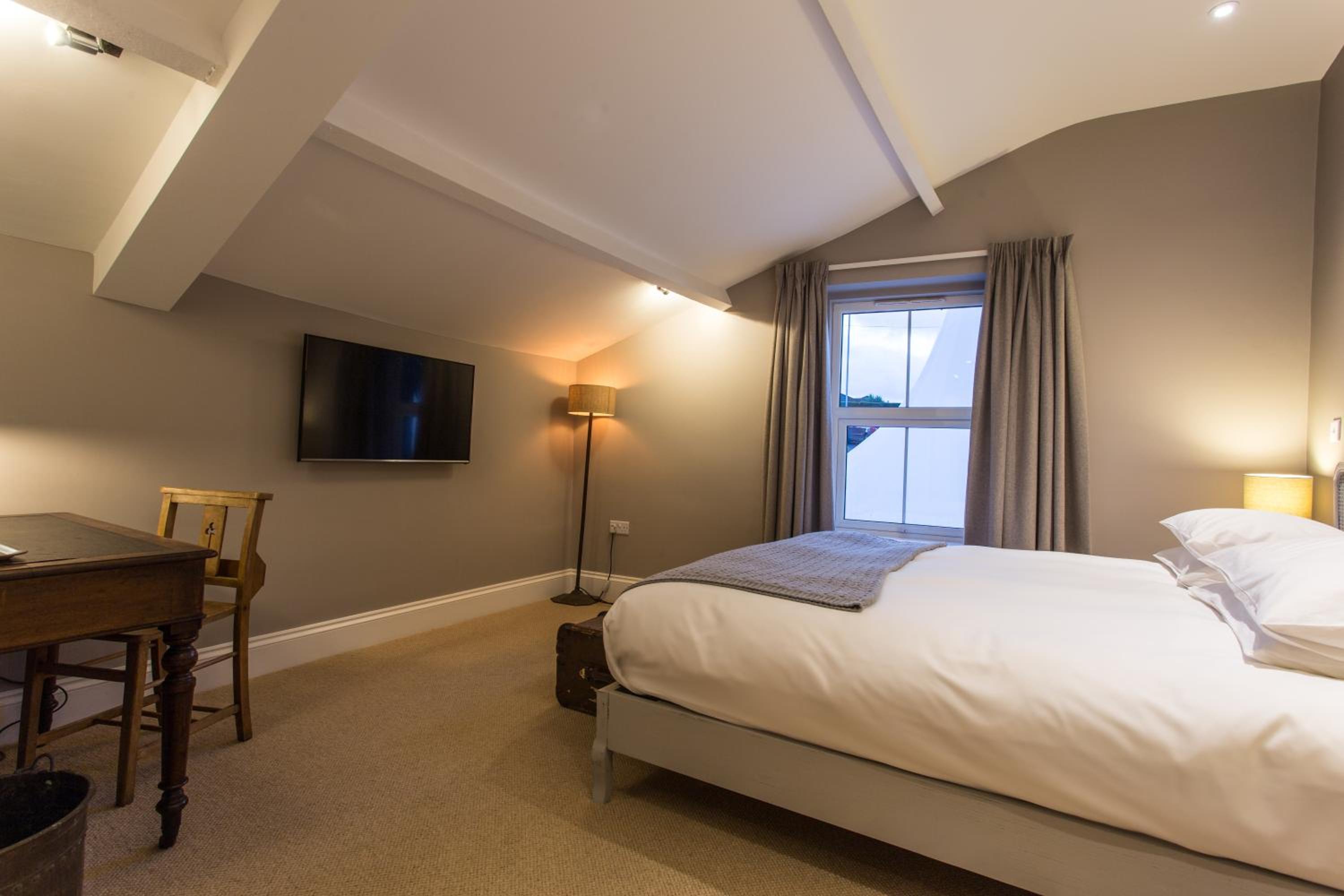 Standard King Room photo 3